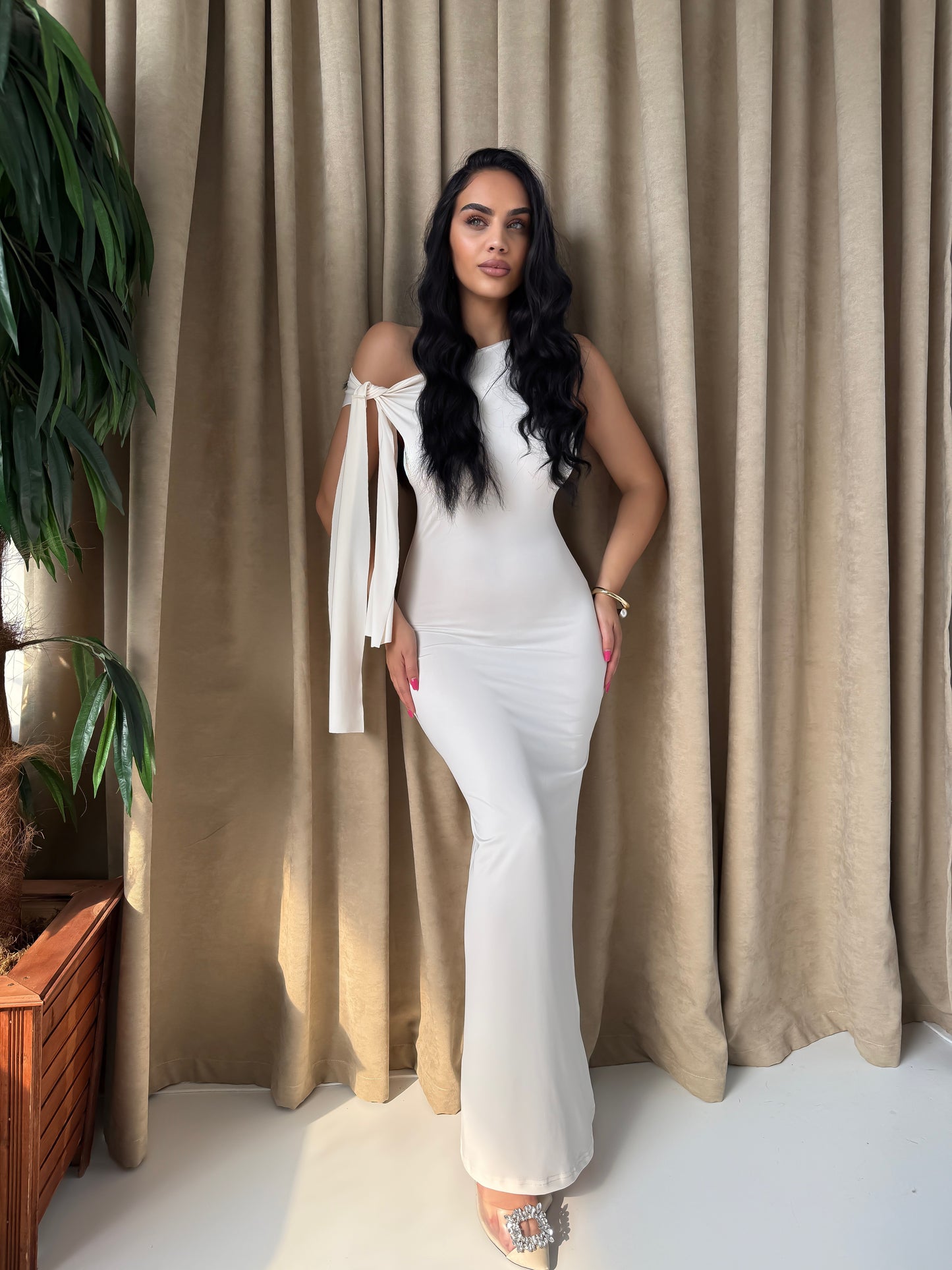 White Off-Shoulder Elegant Dress – Feminine & Refined