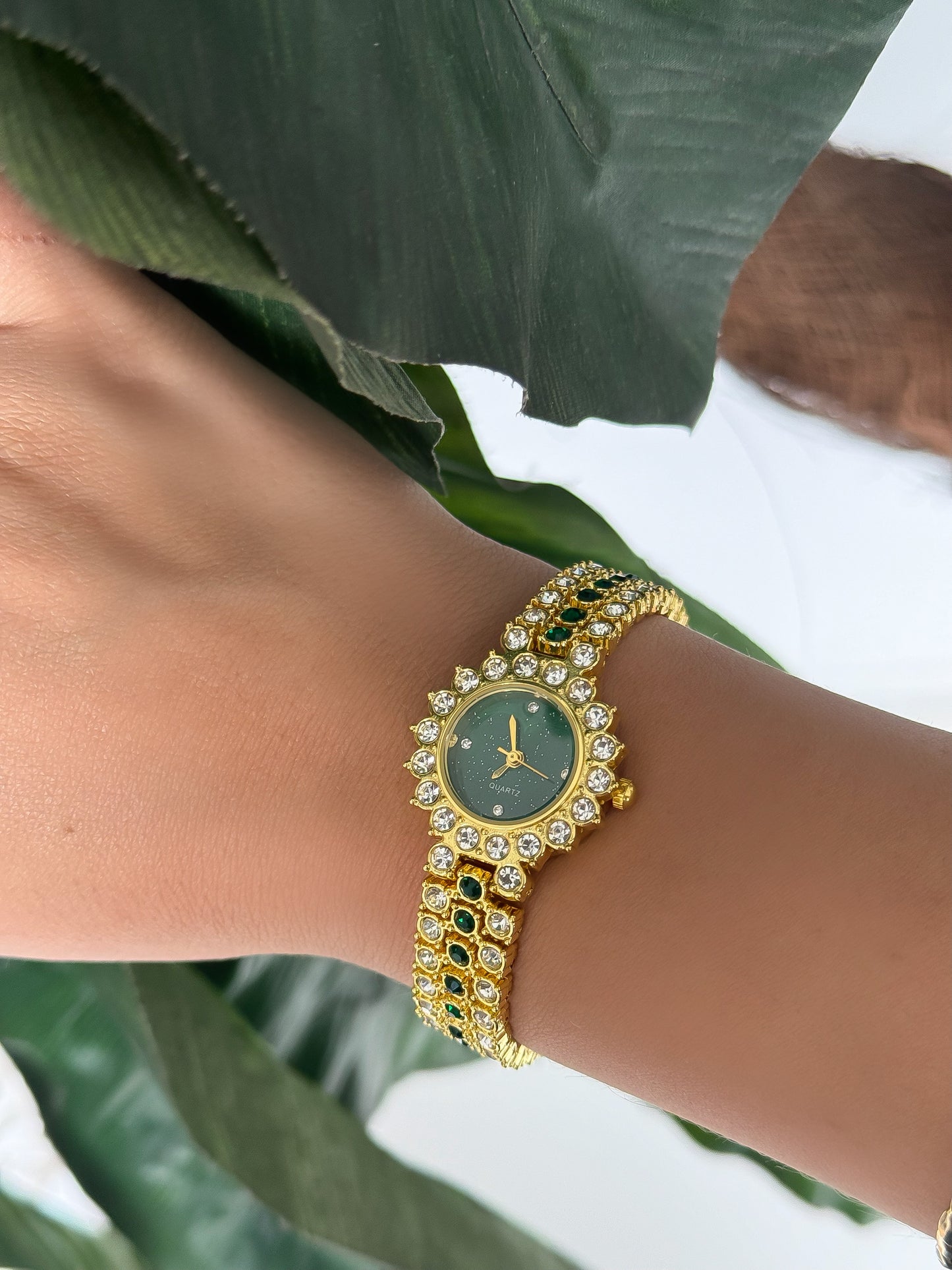 Elegant Gold and Green Quartz Watch