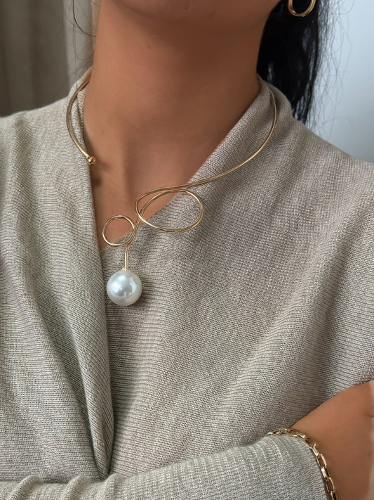 Elegant Gold & Pearl Necklace