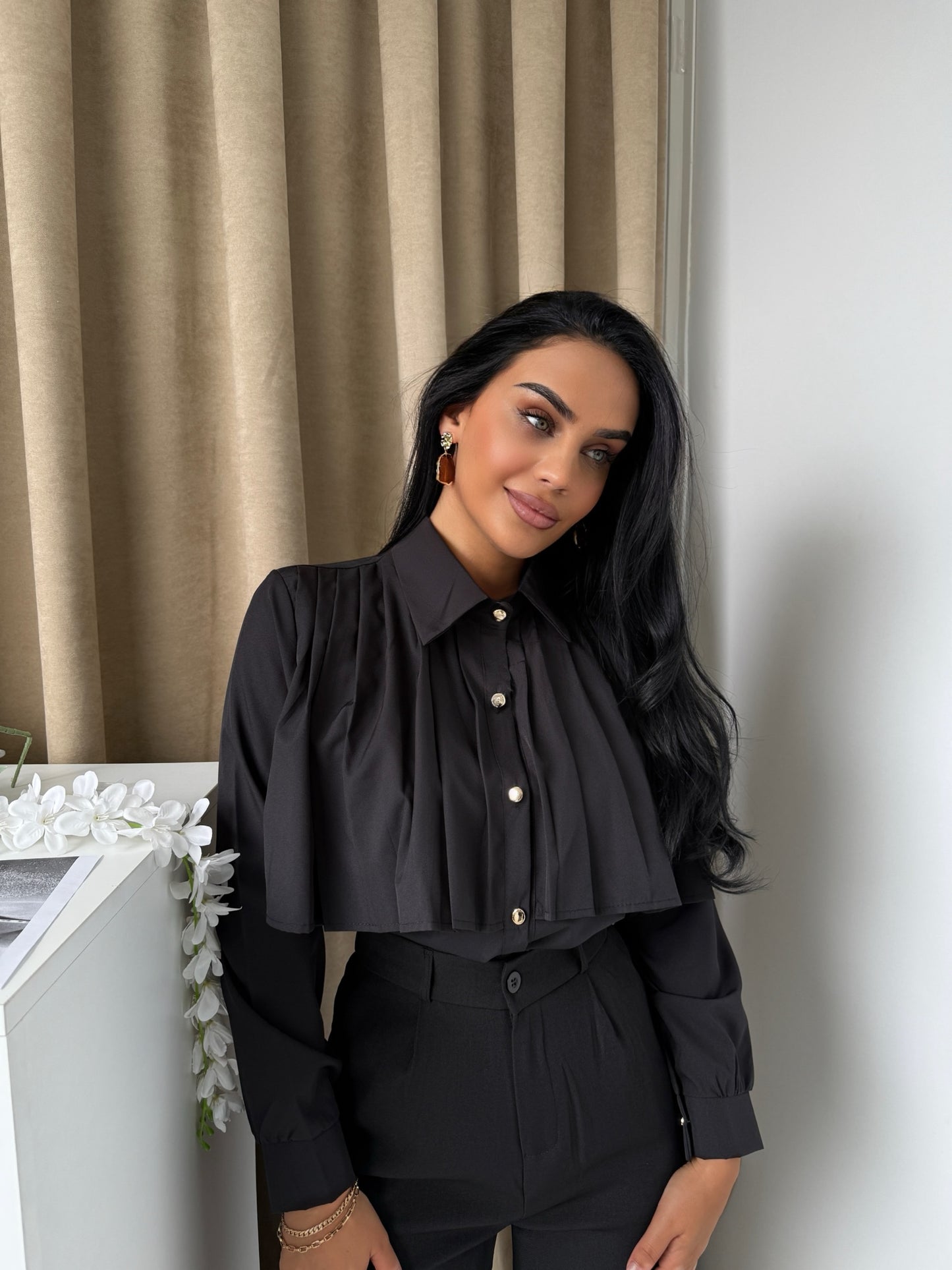 Elegant women’s blouse – style and sophistication in every detail.