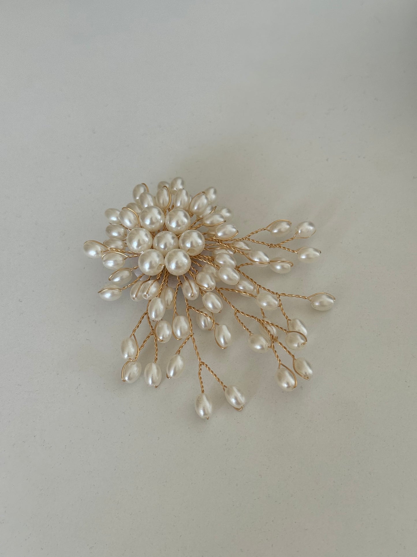 Elegant pearl  brooch m