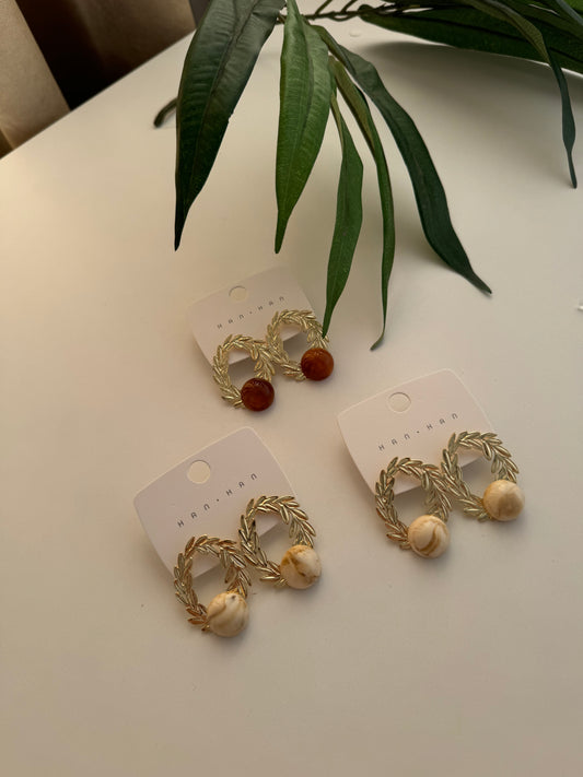Elegant Wreath Earrings with Marble Accent – 2 Color
