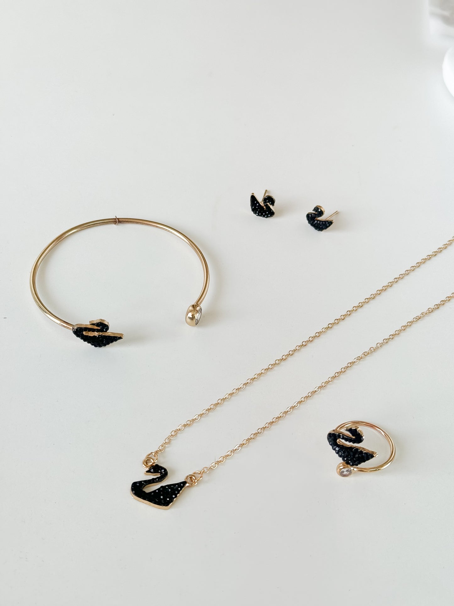 Elegant Swan Jewelry Set – Bracelet, Ring, Earrings & Necklace