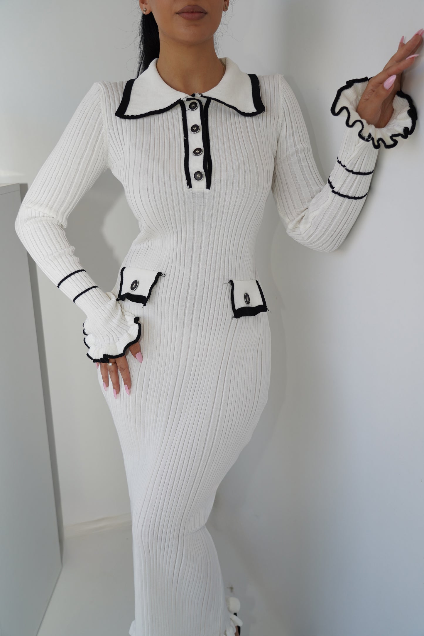This ribbed knit whitr maxi dress