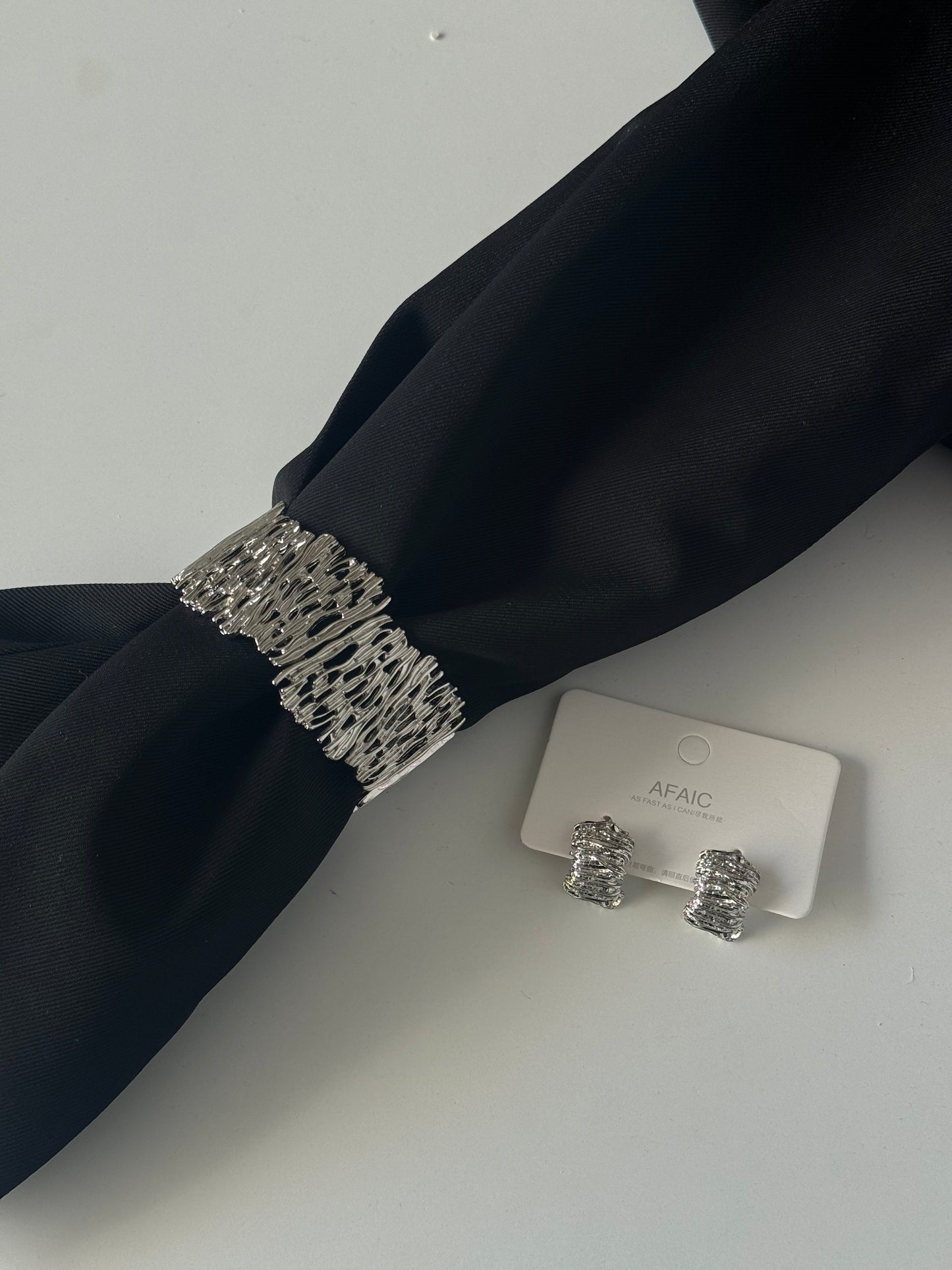 Sculpted Elegance – Minimalist Silver Earrings