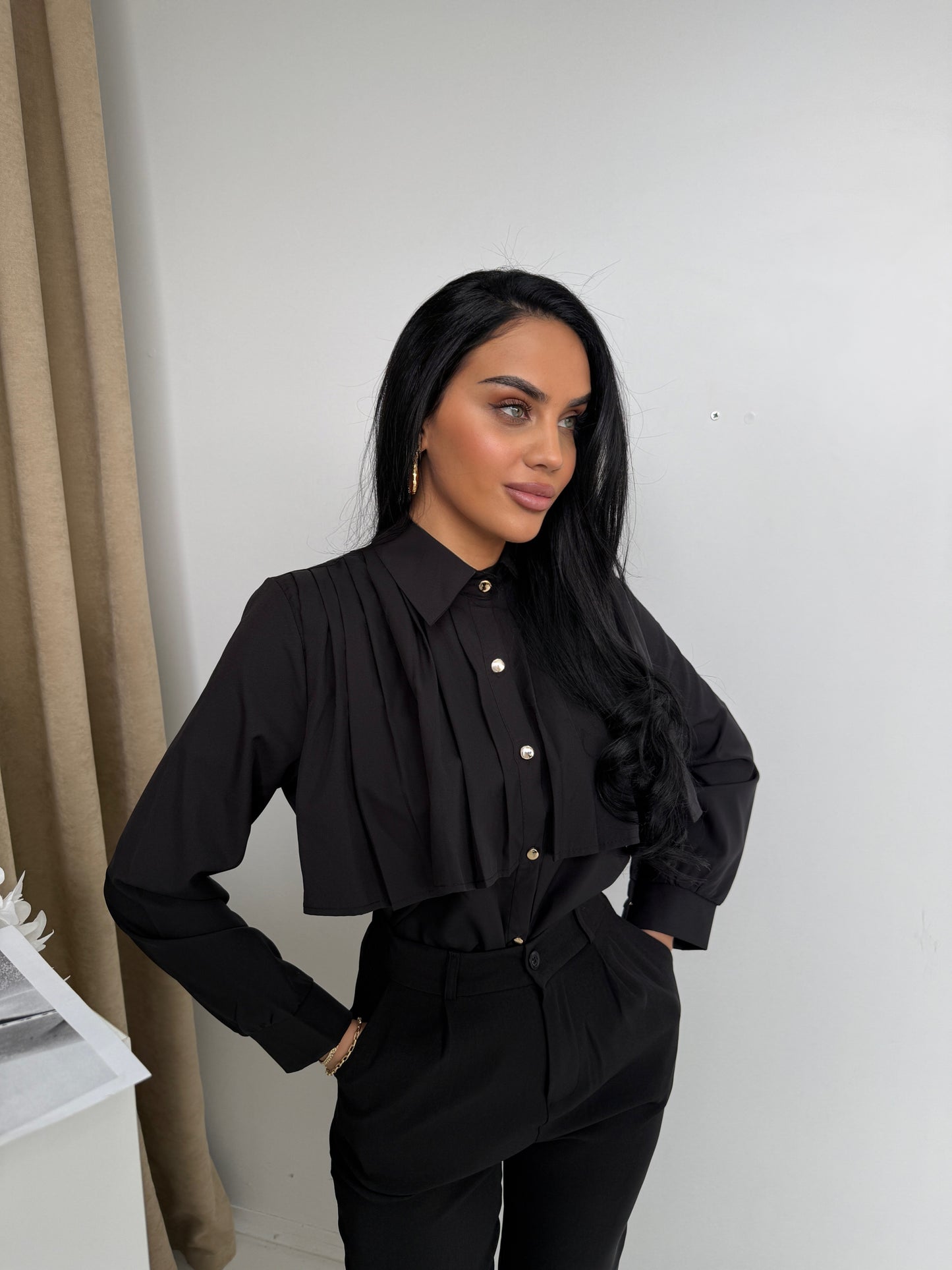 Elegant women’s blouse – style and sophistication in every detail.