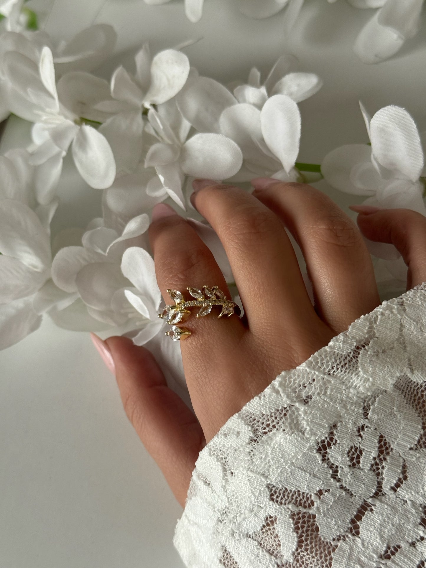 Elegant Leaf-Inspired Adjustable Ring