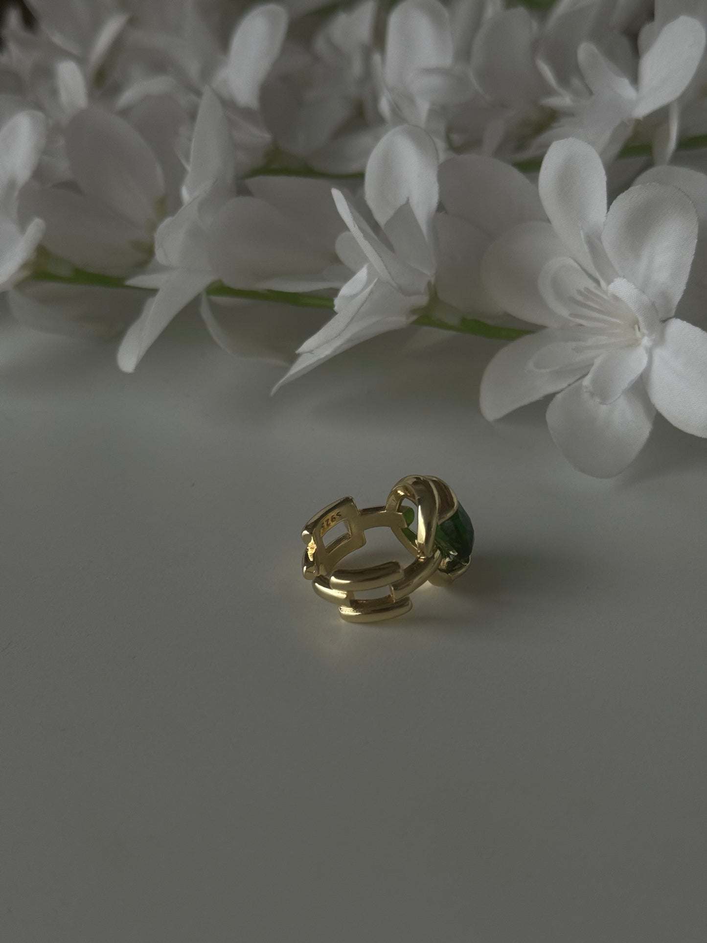 Elegant Ring Emerald