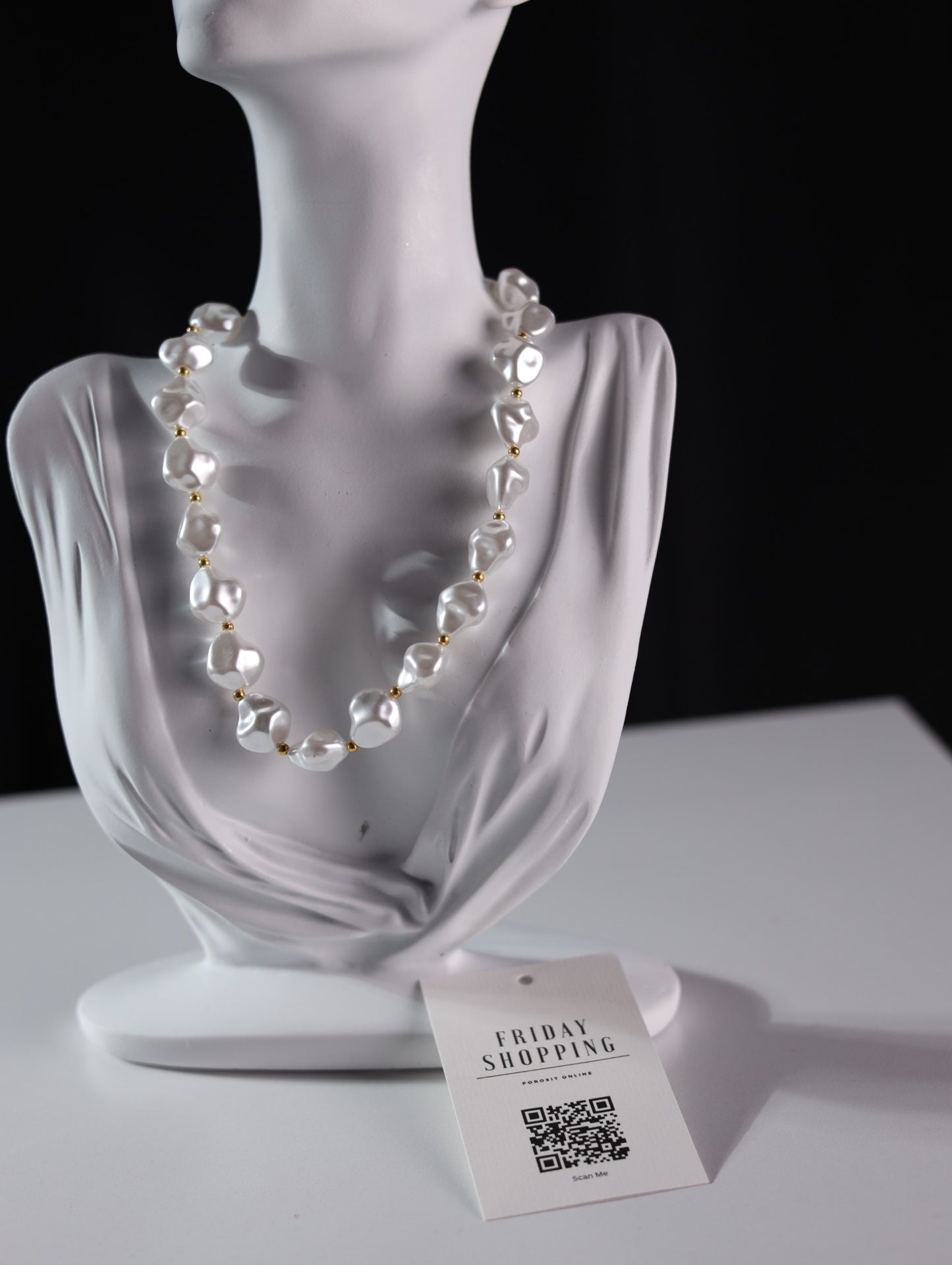 Baroque Glow Necklace