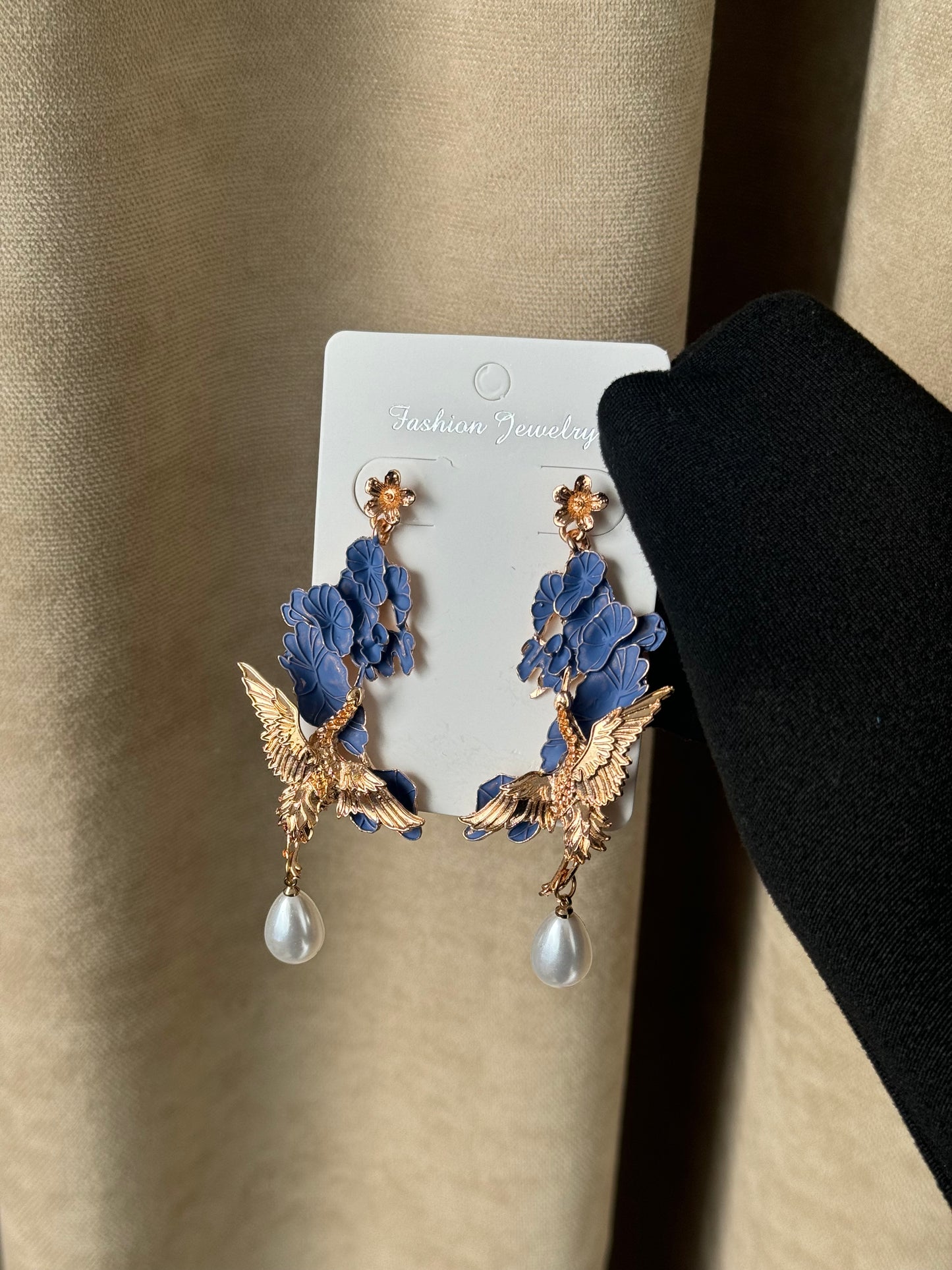 Artistic and refined earrings