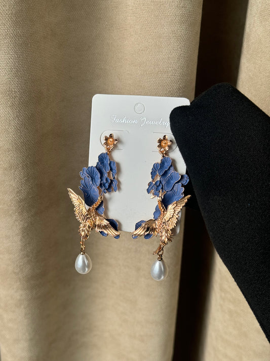 Artistic and refined earrings