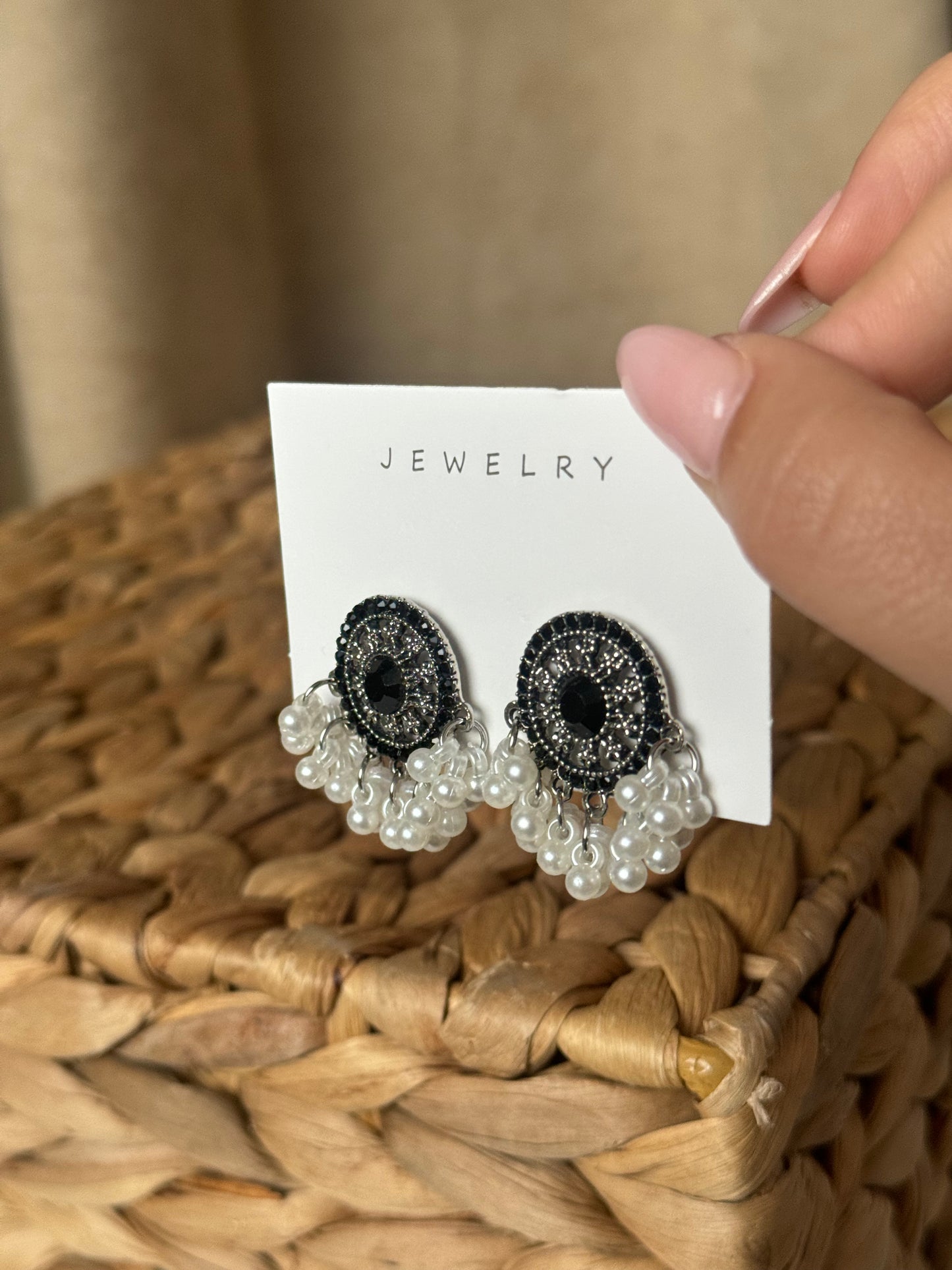 Classy Earrings Black Pearl
