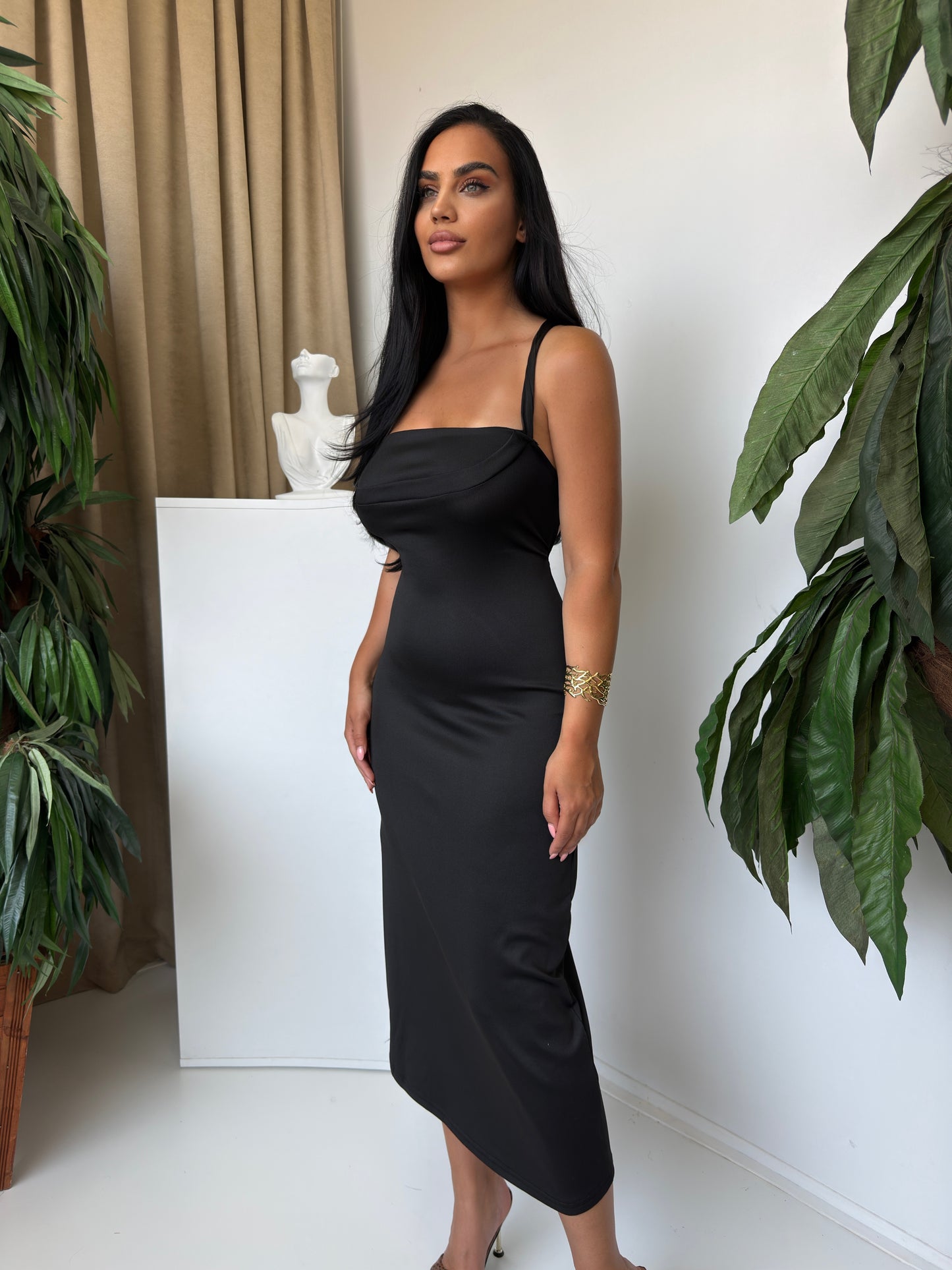 🇬🇧 “Midnight Allure” Open Back Dress – Where Elegance Meets Seduction