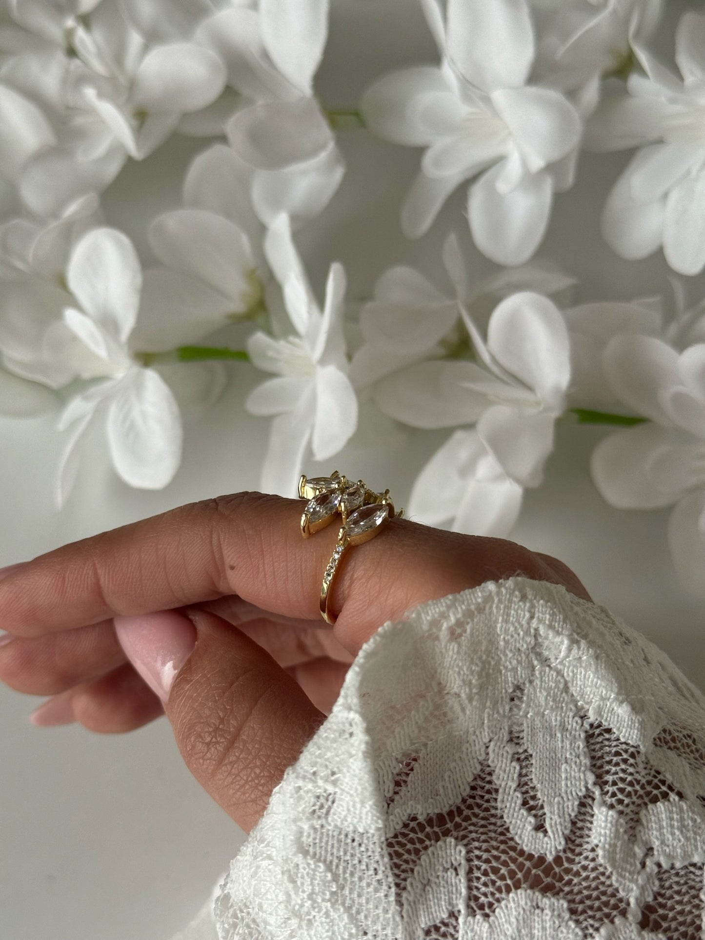 Elegant Leaf-Inspired Adjustable Ring