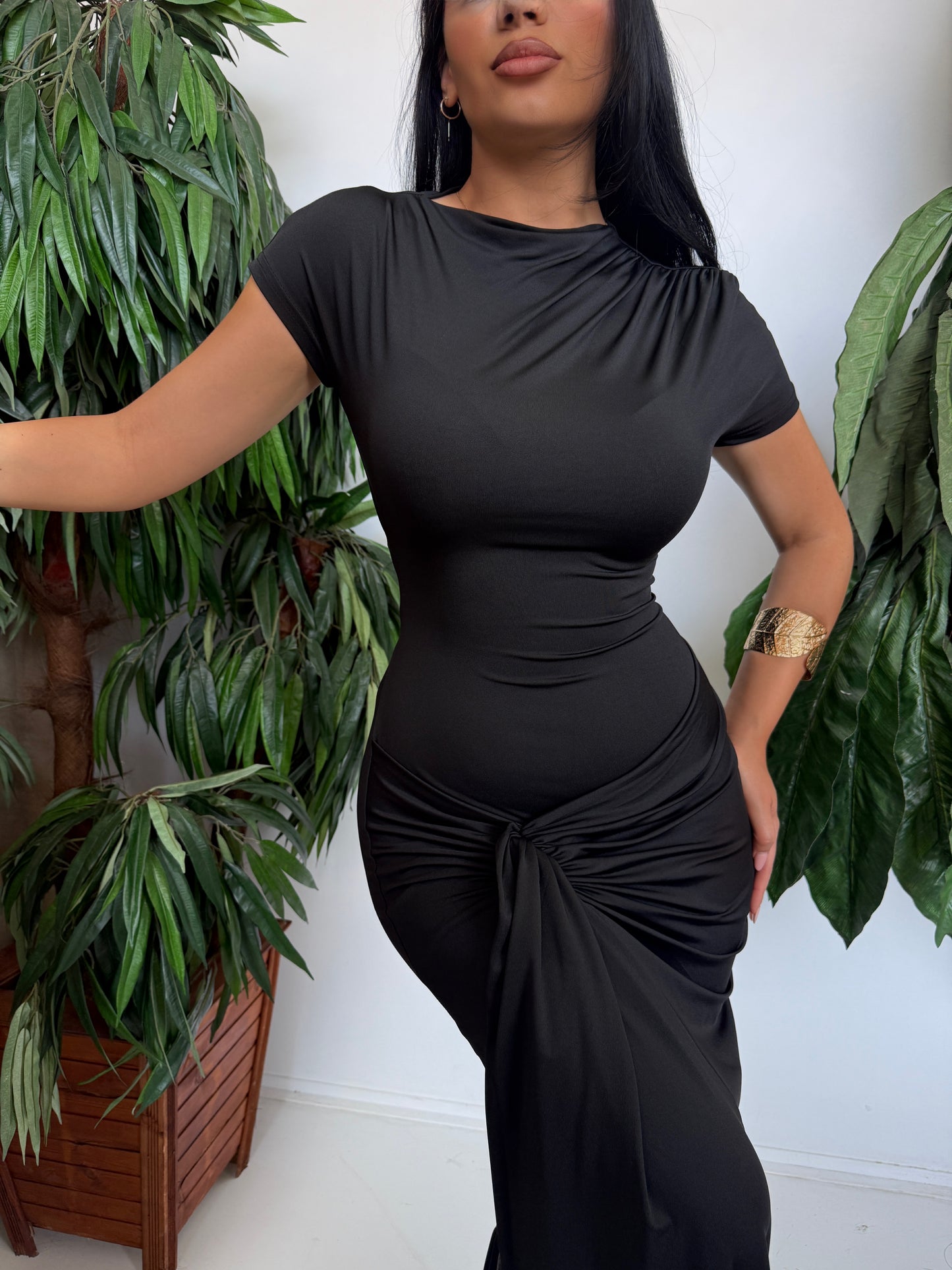 Elegant Long Dress – Classic Black Color