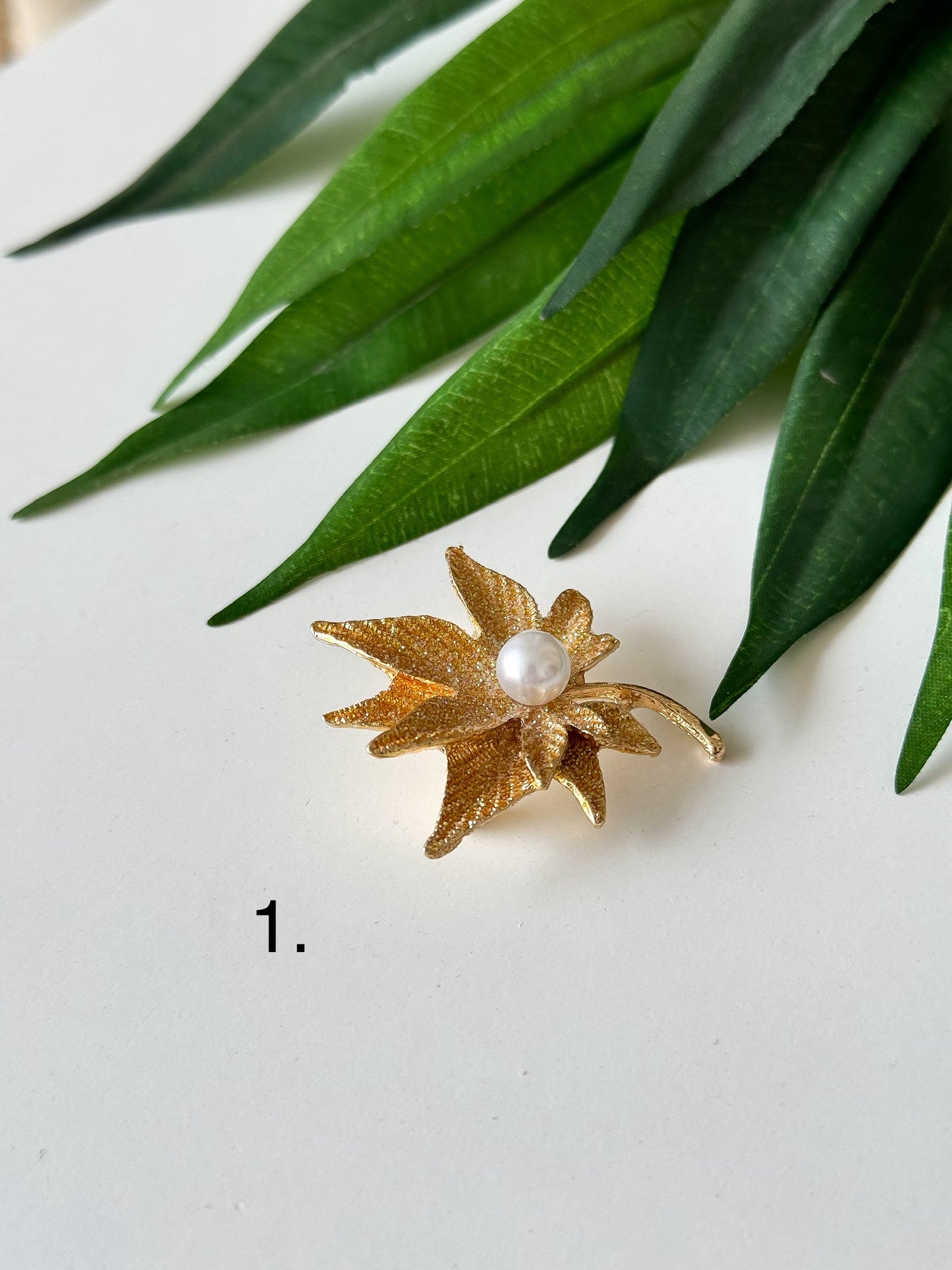 Elegant Brooch 1 Pcs – Timeless Accessories for Every Style