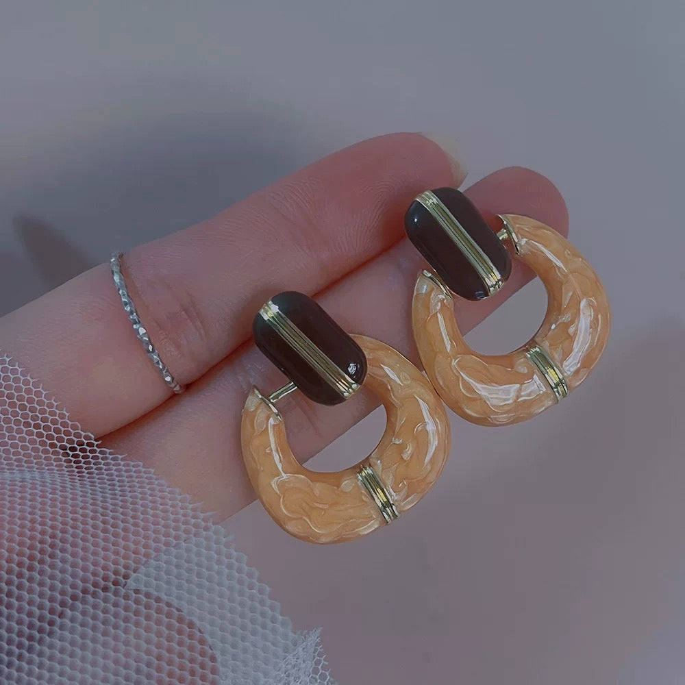 ELEGANT EARRINGS – The Missing Touch to Your Look!