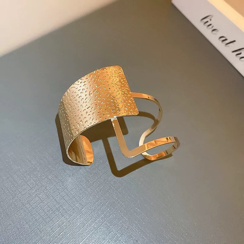 Elegant Gold  Bracelet