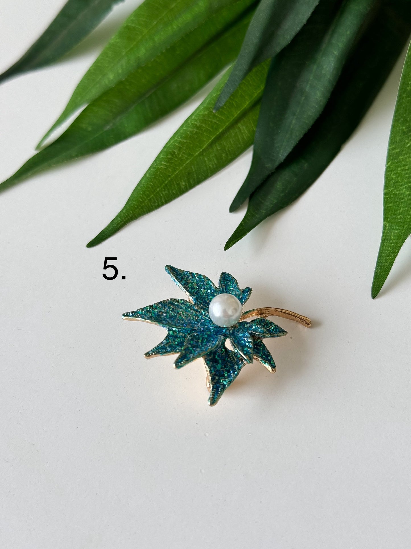 Elegant Brooch 1 Pcs – Timeless Accessories for Every Style