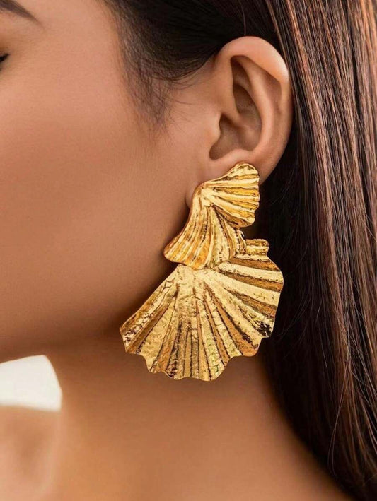 Elegant Earrings Gold