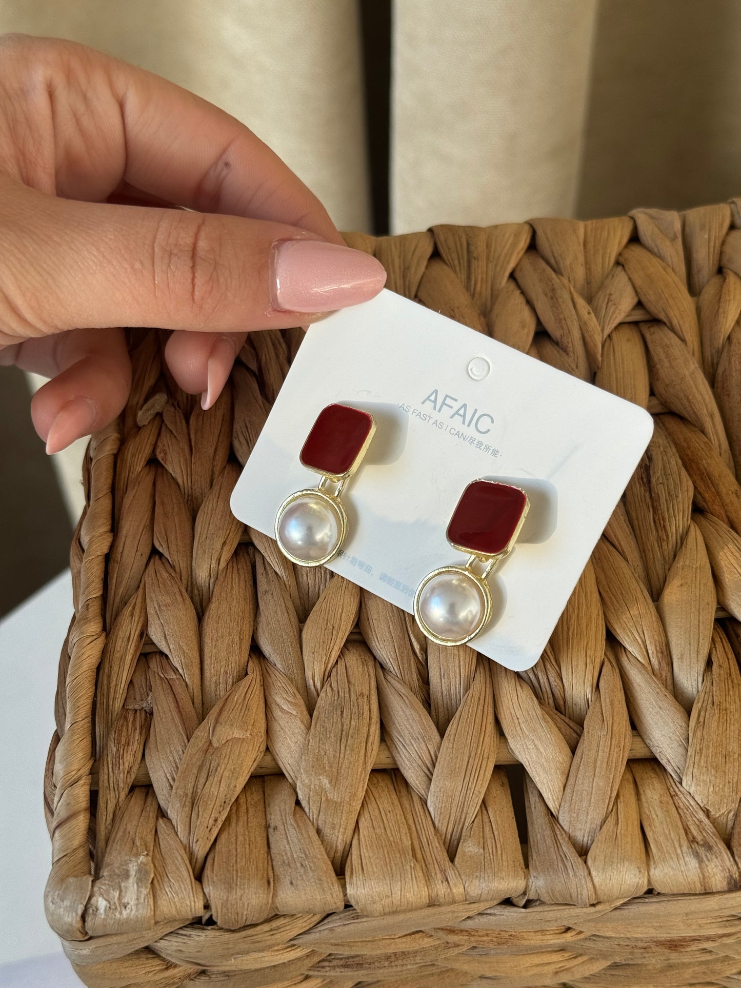 Touch of gold. Hint of red.