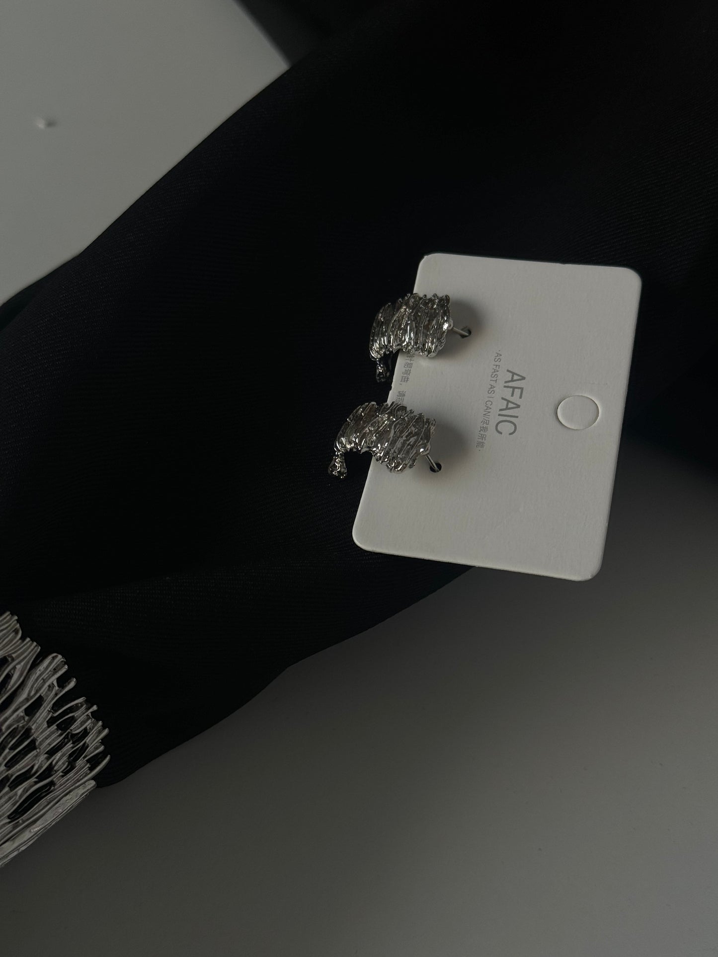 Sculpted Elegance – Minimalist Silver Earrings