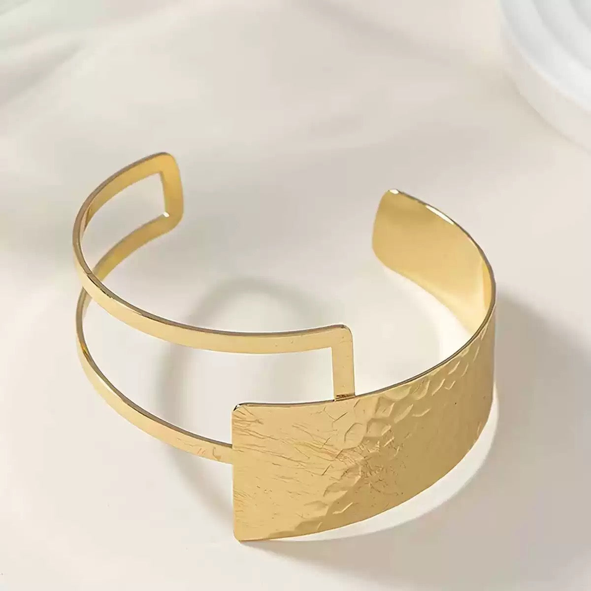 Elegant Gold  Bracelet