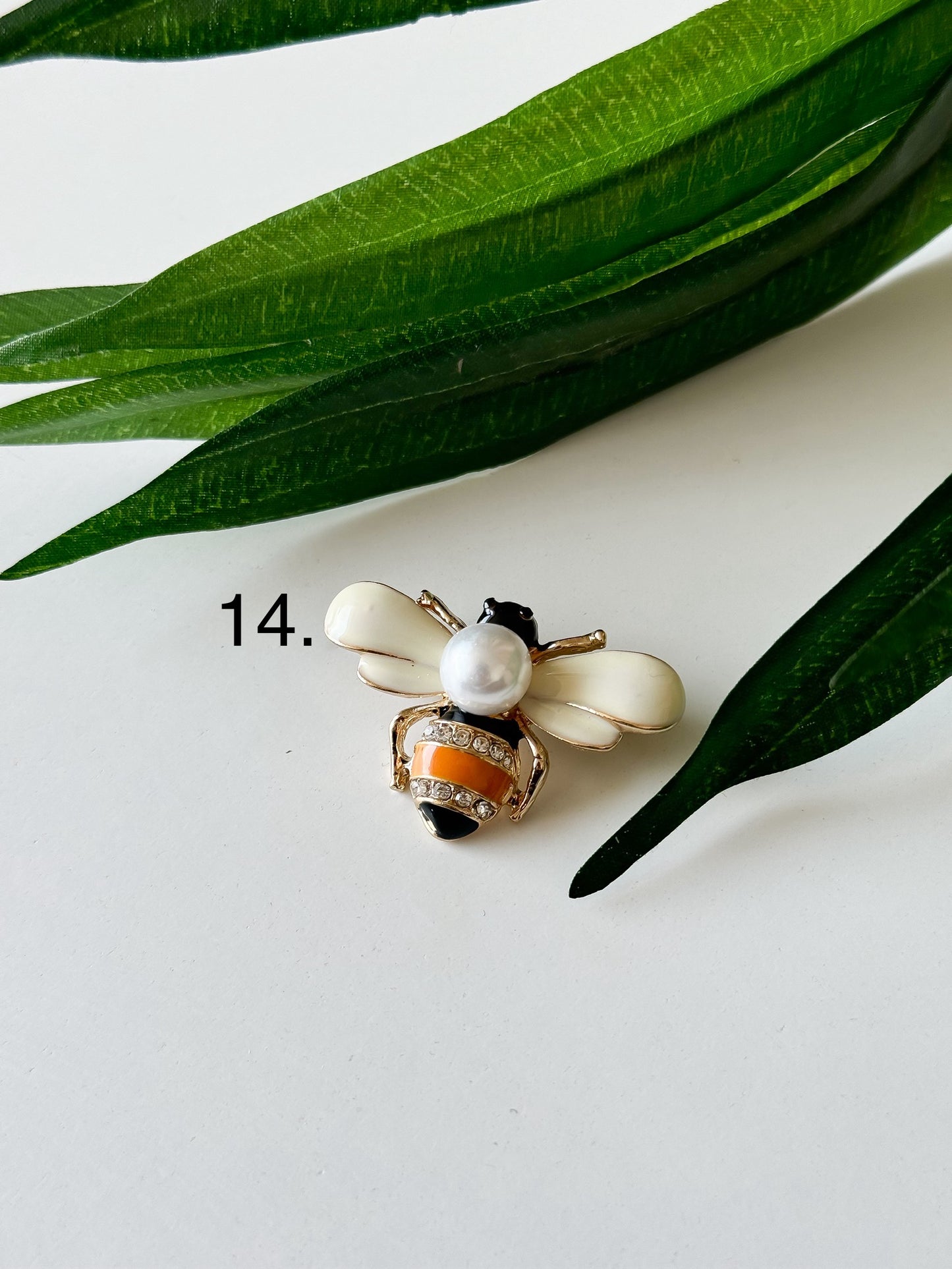 Elegant Brooch 1 Pcs – Timeless Accessories for Every Style