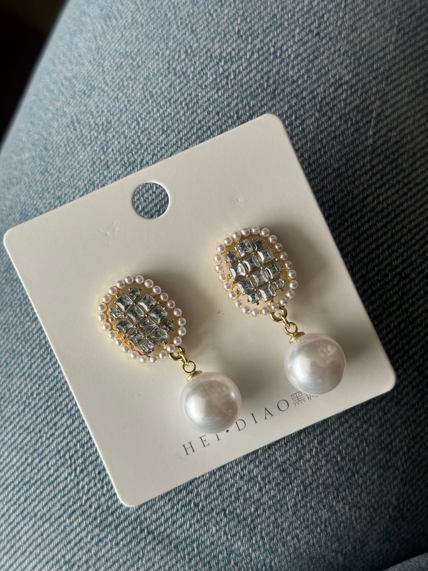 Graceful Pearl & Crystal Earrings – Classic Sophistication**
