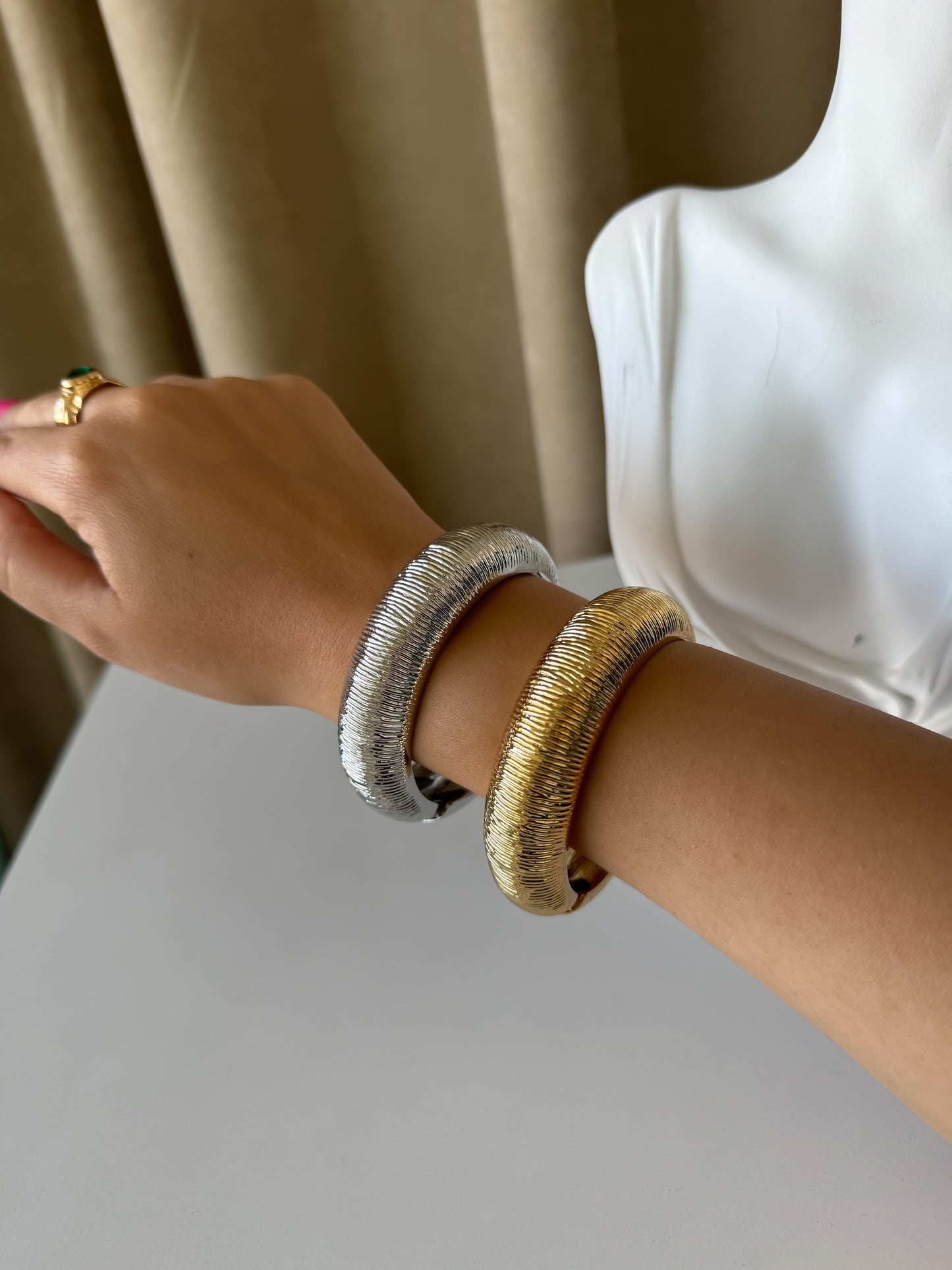 Chunky Metallic Elegance – Gold & Silver Bangles