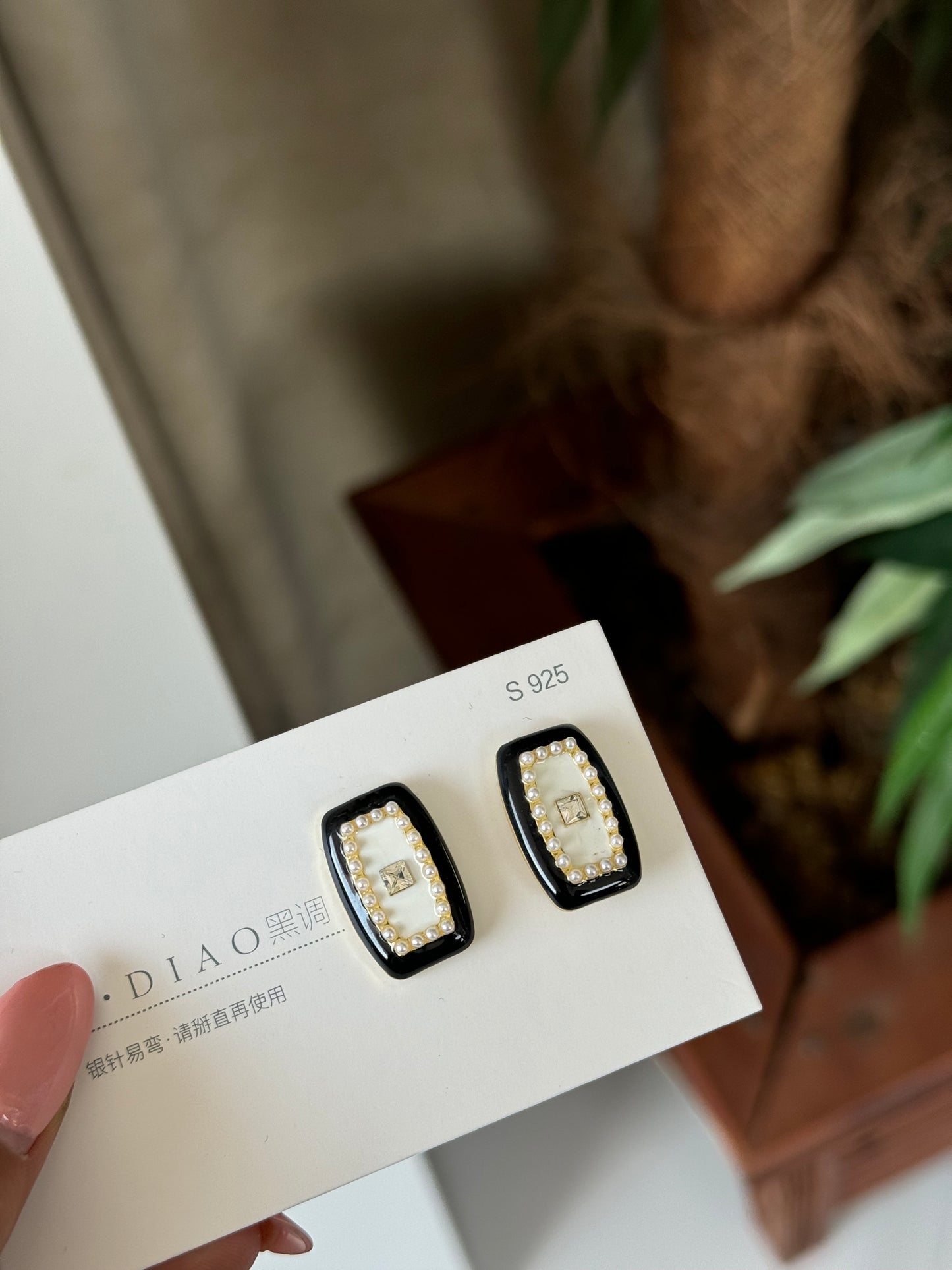 Elegant Black & Pearl Stud Earrings – Timeless Charm