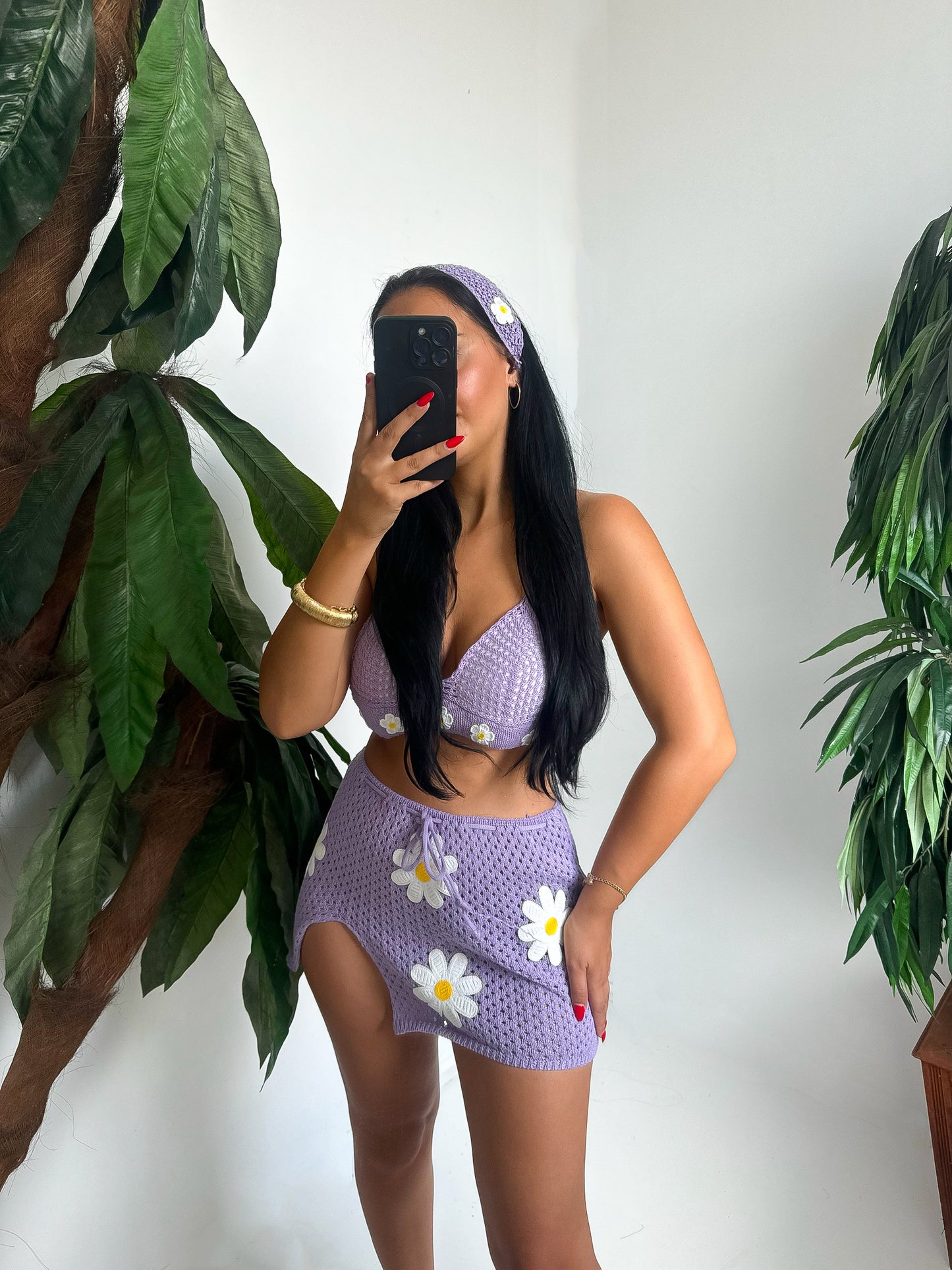 Brighten up your summer with this handmade crochet set – featuring a daisy-embroidered crop top, a matching mini skirt with side slit, and a cute headband to complete the look.