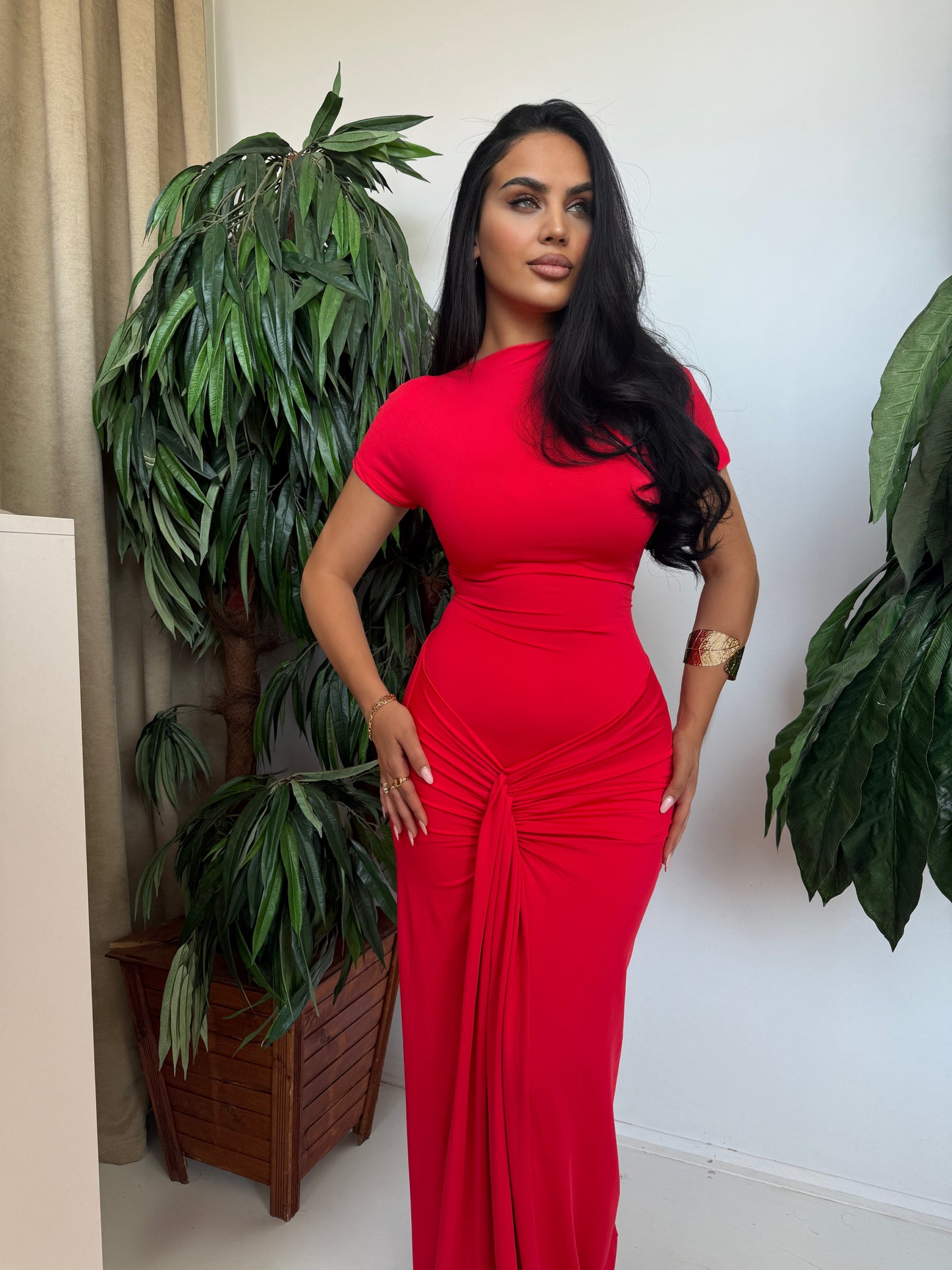 Elegant Long Dress – Classic Red Color