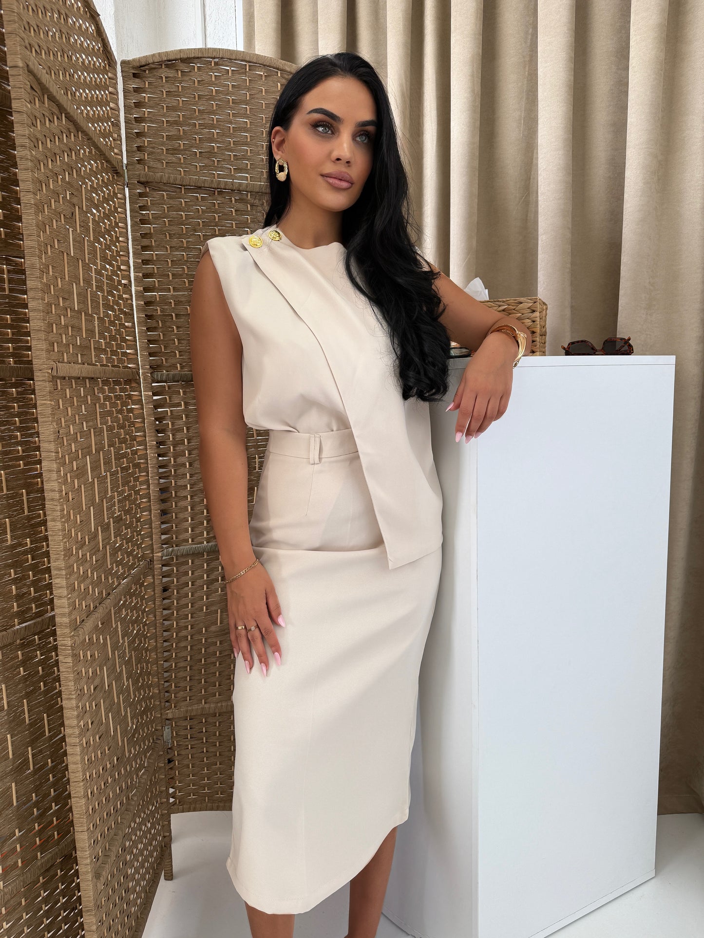 Two-piece elegant set in a creamy ivory tone