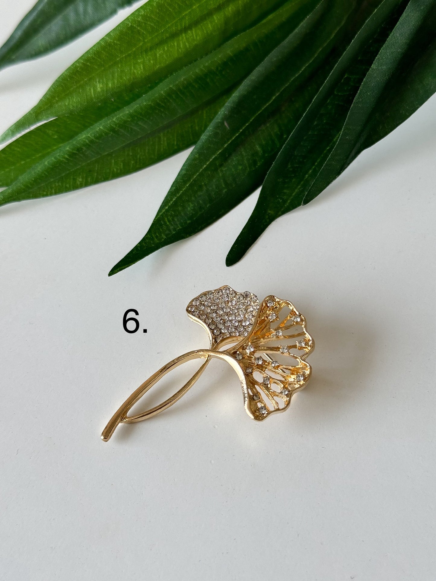 Elegant Brooch 1 Pcs – Timeless Accessories for Every Style