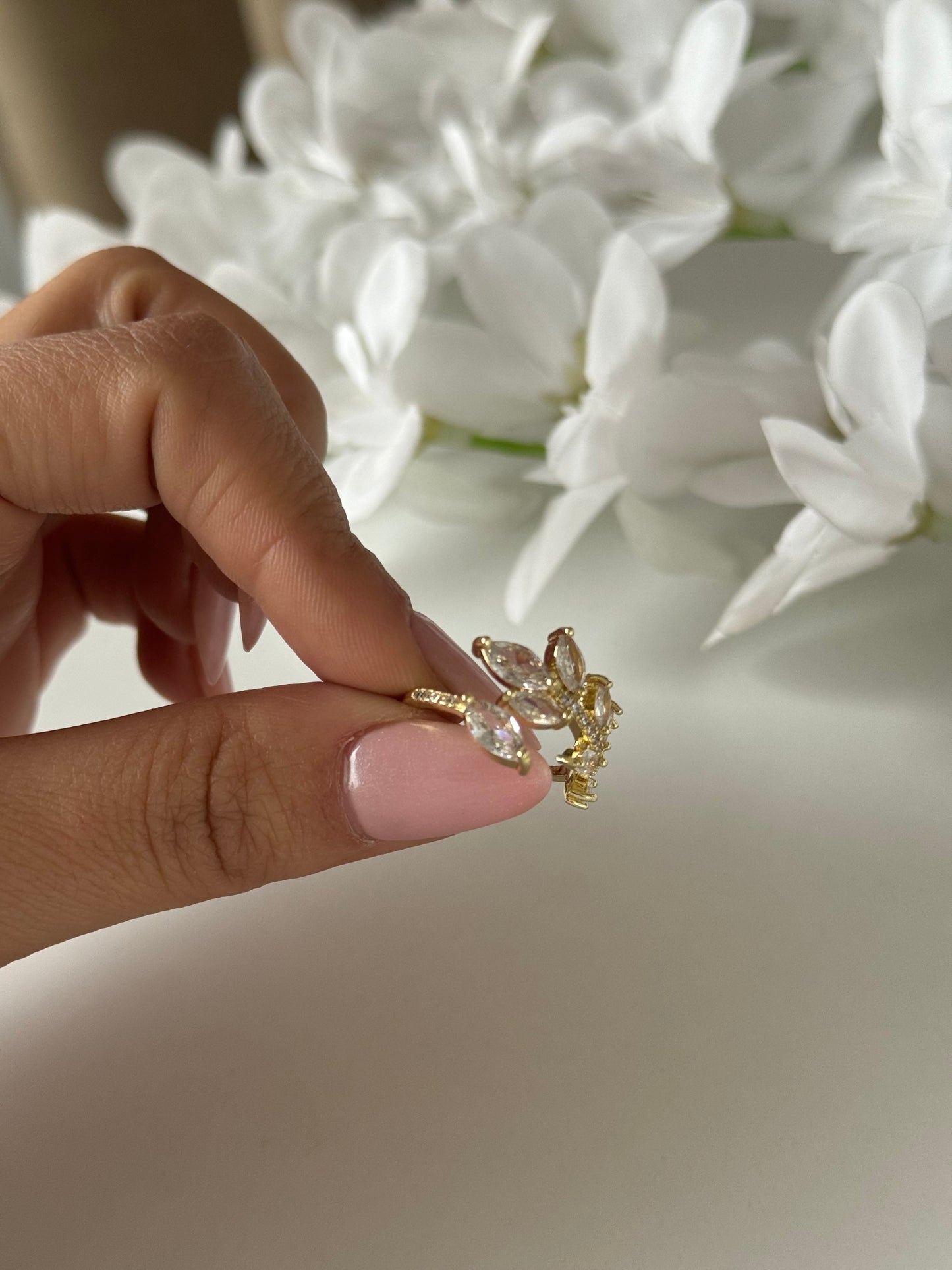 Elegant Leaf-Inspired Adjustable Ring