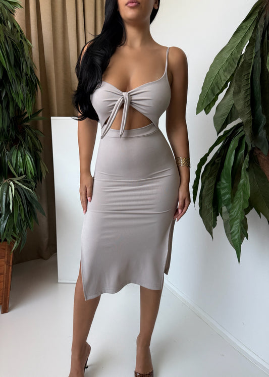 Tied Elegance” Dress – Minimal, Sexy & Summer-Ready