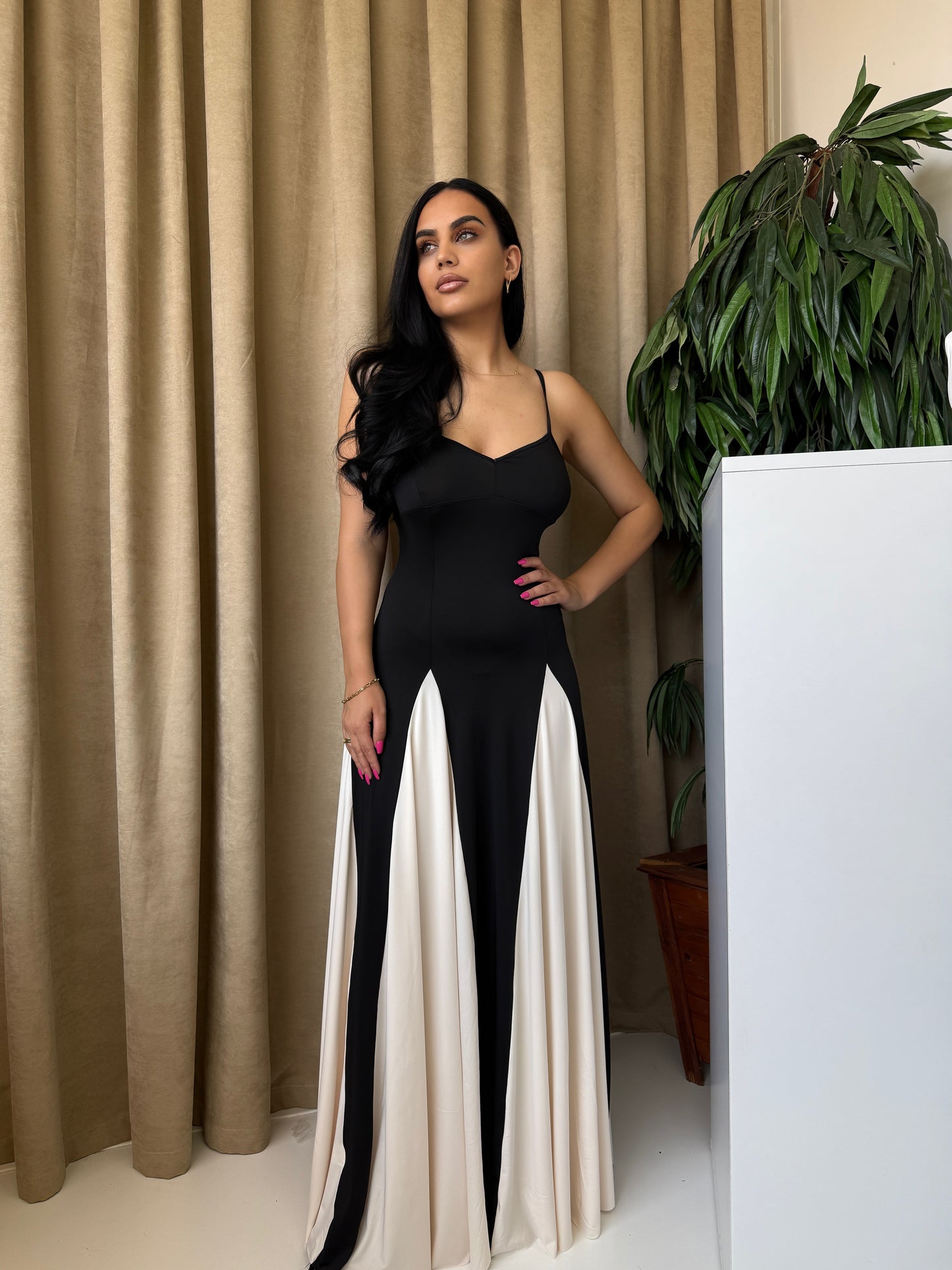 Elegant Contrast Evening Dress