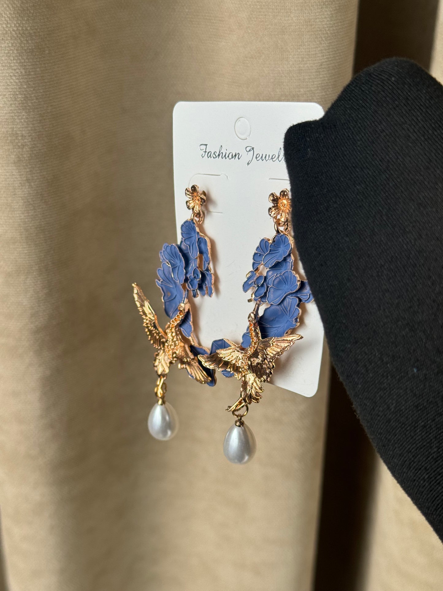 Artistic and refined earrings