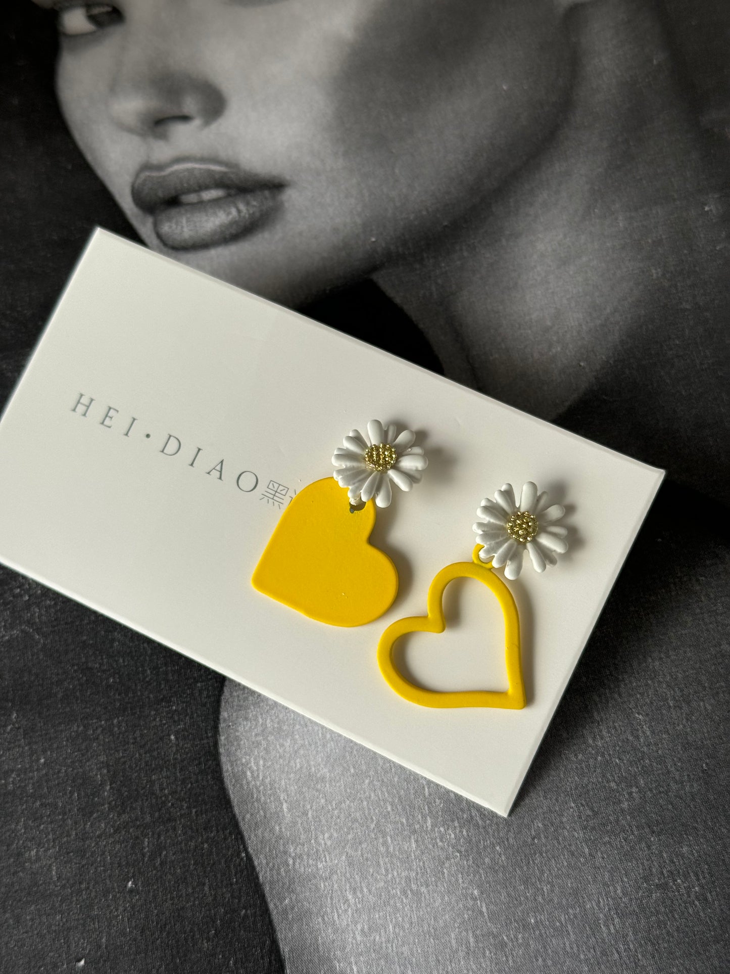 Charming Daisy & Heart Earrings – Playful Elegance