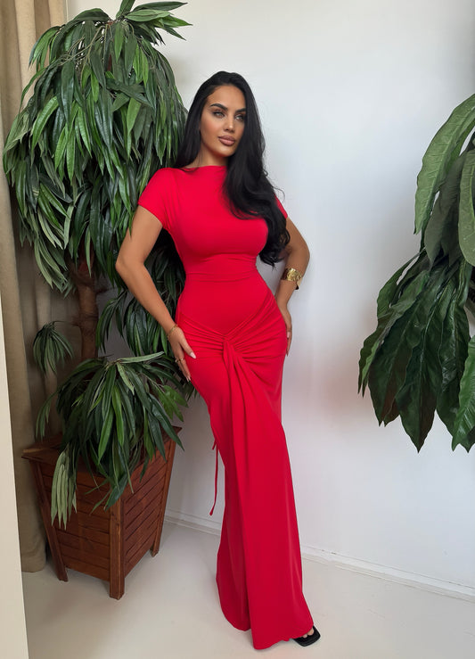 Elegant Long Dress – Classic Red Color