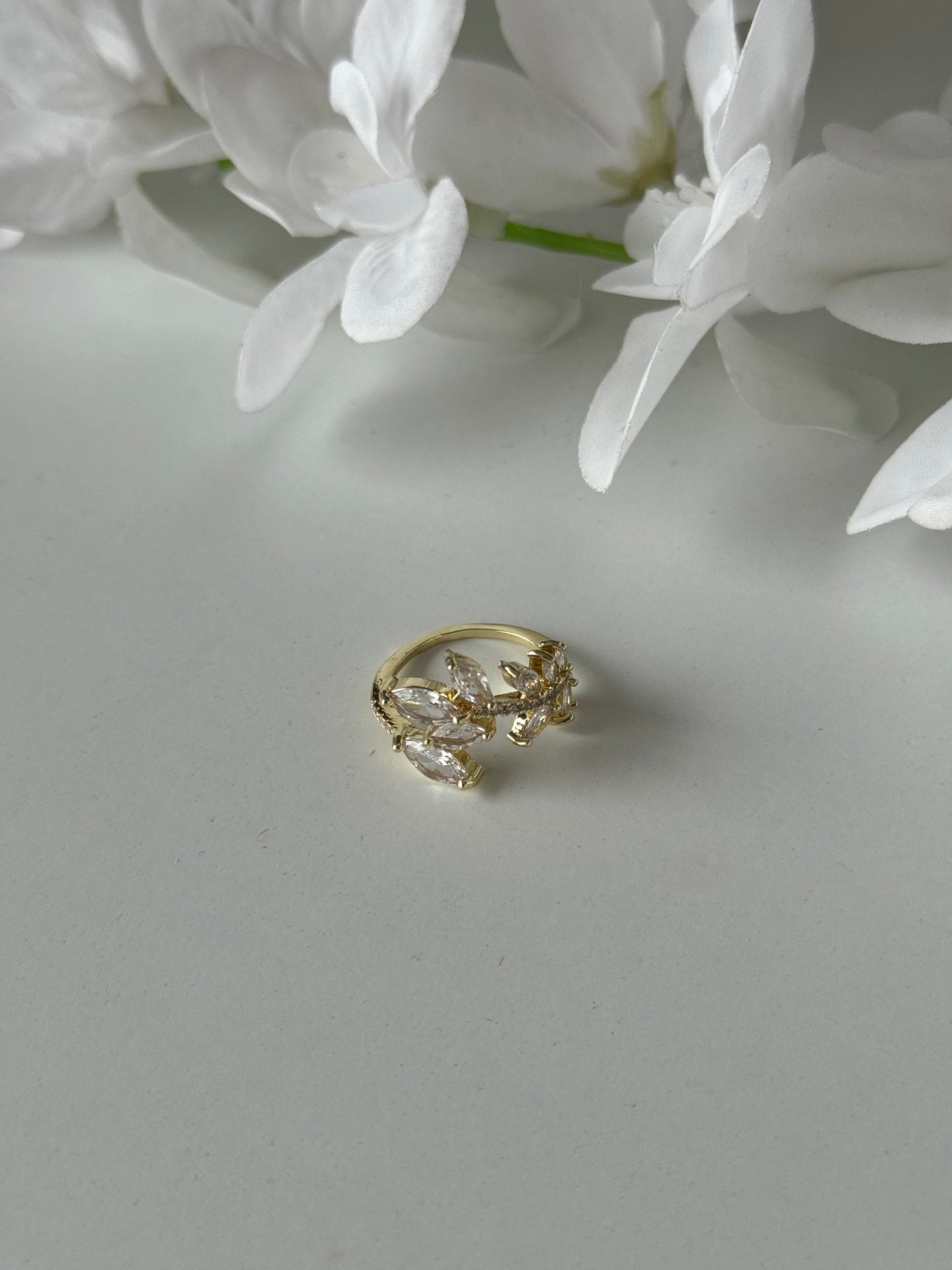 Elegant Leaf-Inspired Adjustable Ring