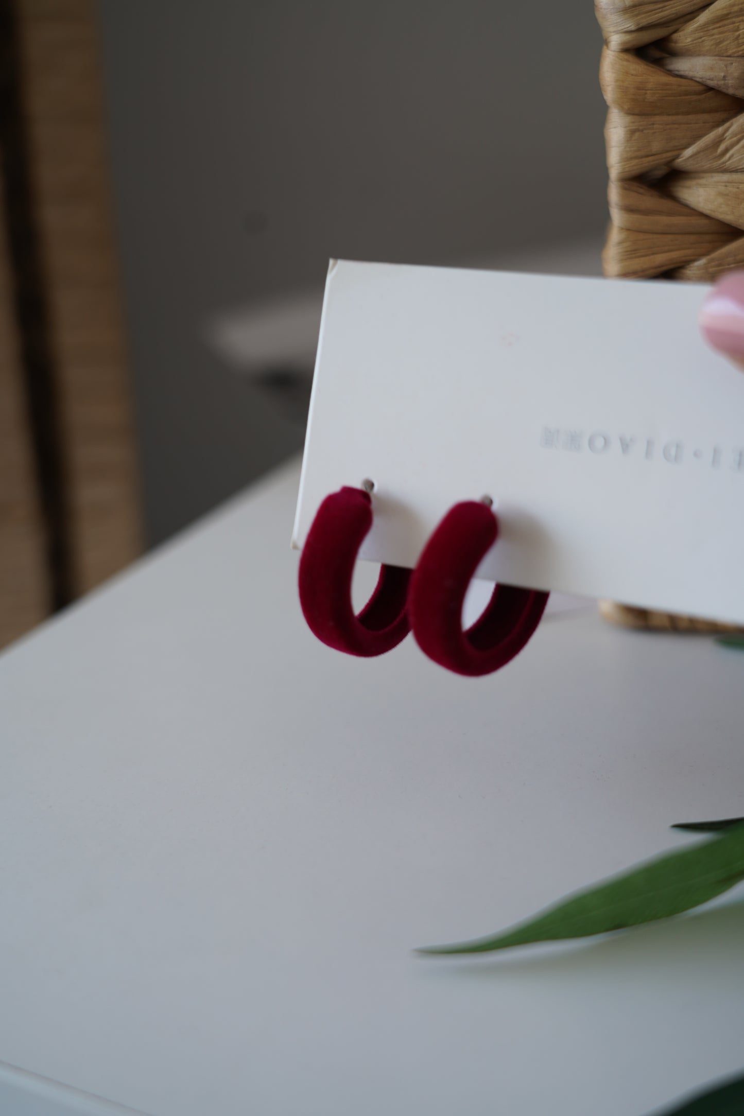Elegant velvet earrings in deep red,