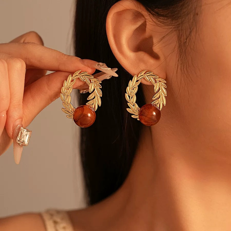 Elegant Wreath Earrings with Marble Accent – 2 Color