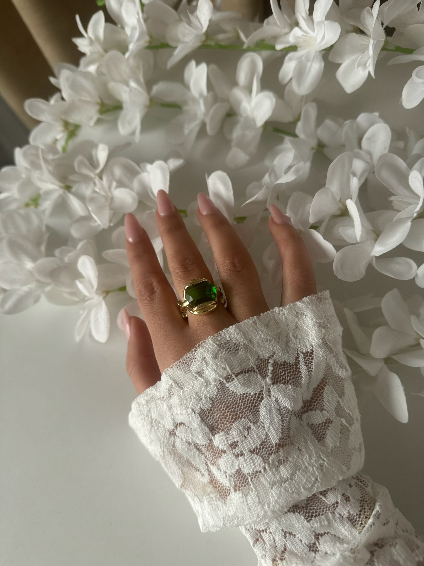 Elegant Ring Emerald