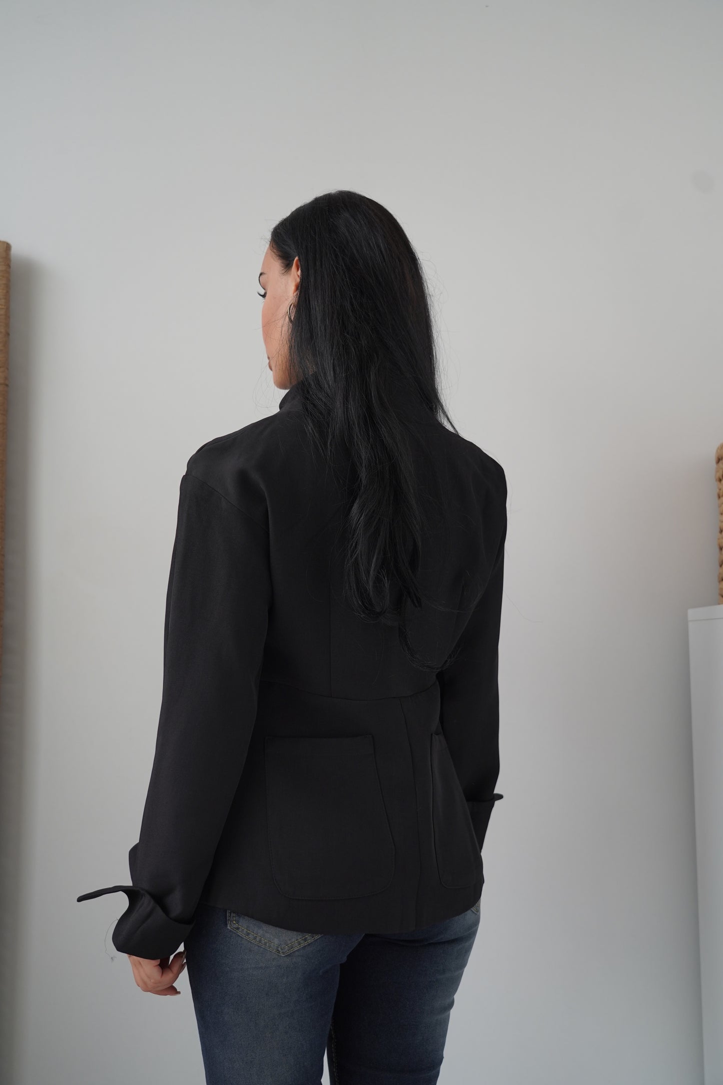 Sophisticated black blazer with an asymmetric