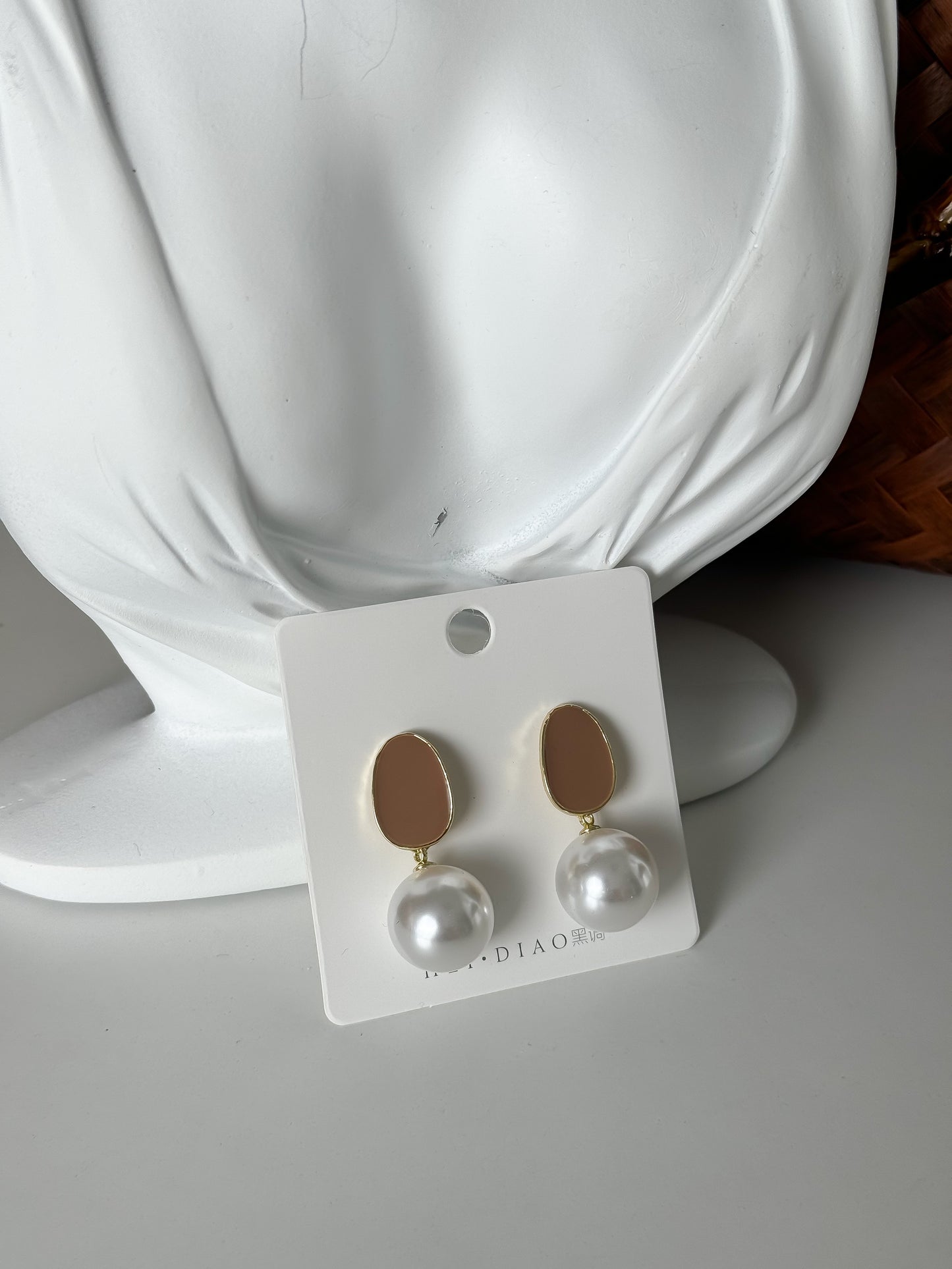 Elegant Pearl Drop Earrings – Timeless Sophistication