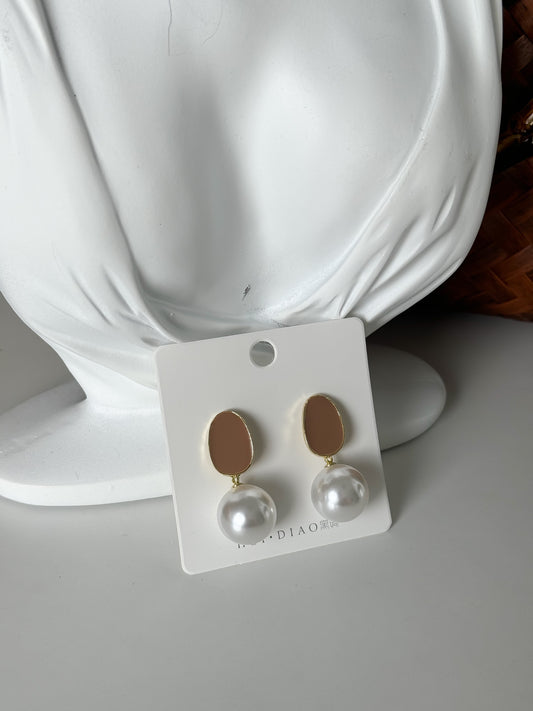 Elegant Pearl Drop Earrings – Timeless Sophistication