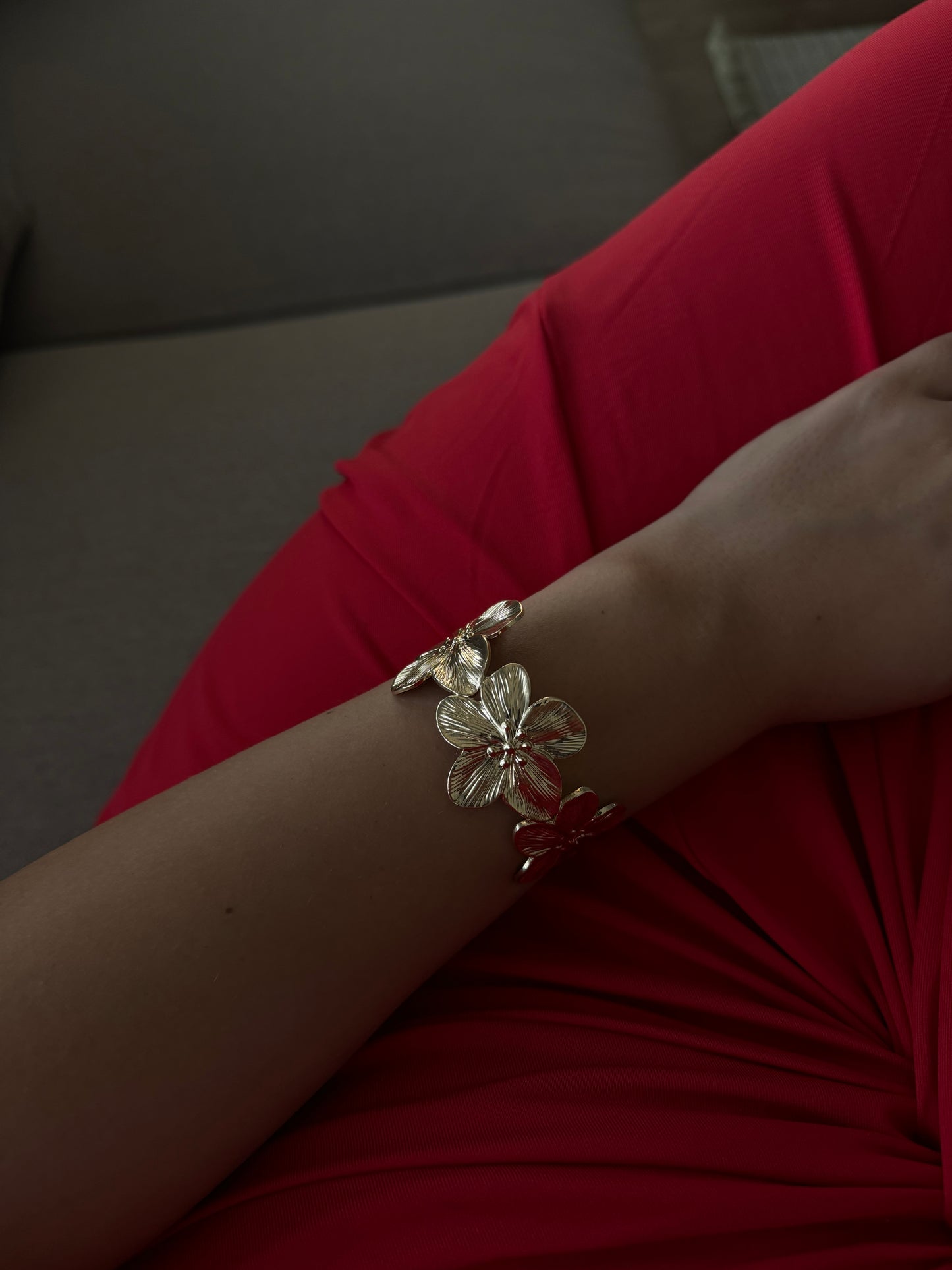 Elegant Gold Flower Bracelet