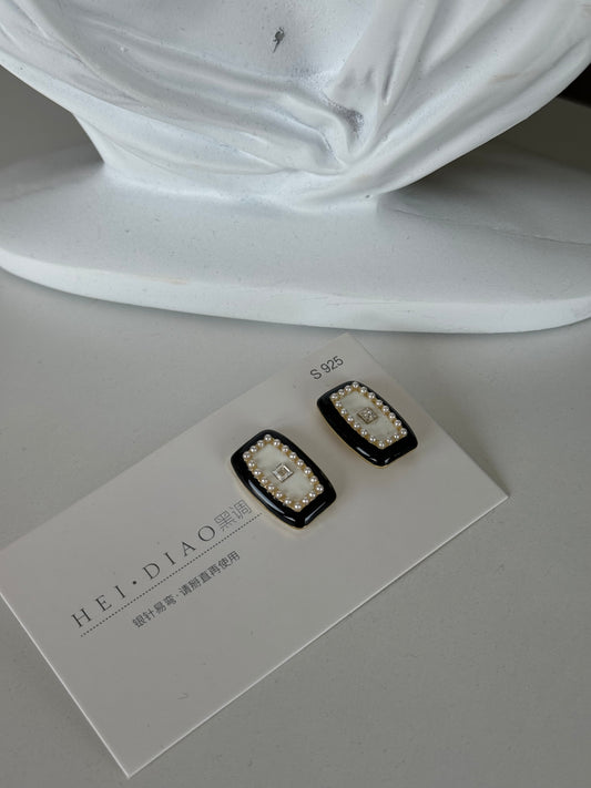Elegant Black & Pearl Stud Earrings – Timeless Charm